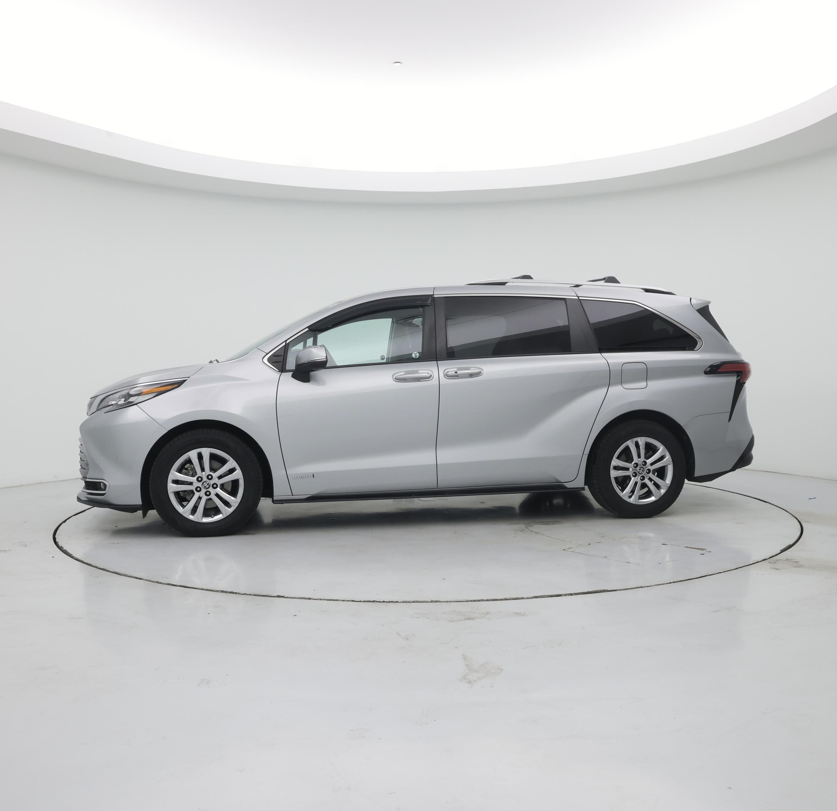 Thumbnail: 2021 Toyota Sienna - 3