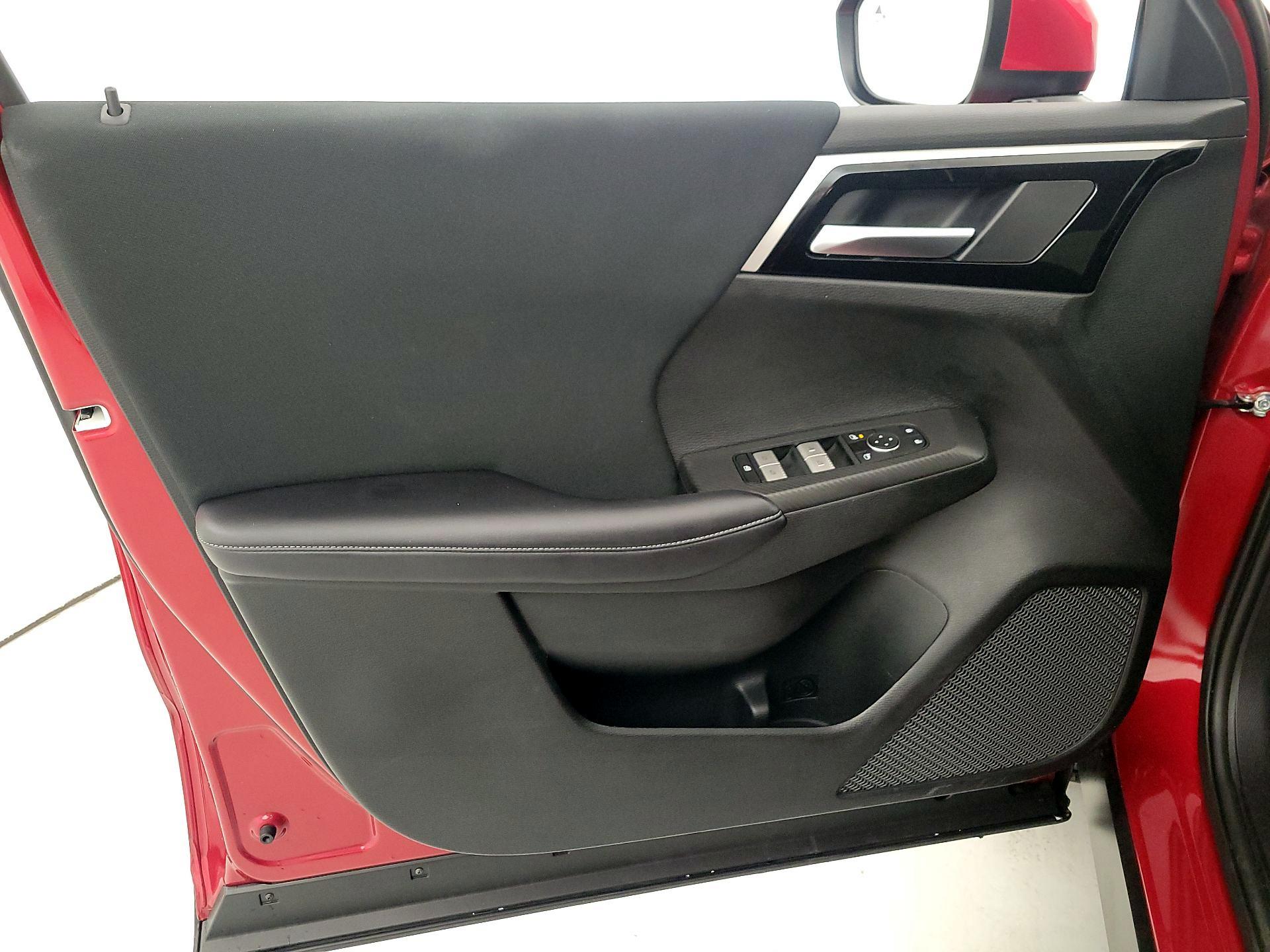 Thumbnail: 2024 Mitsubishi Outlander - 12