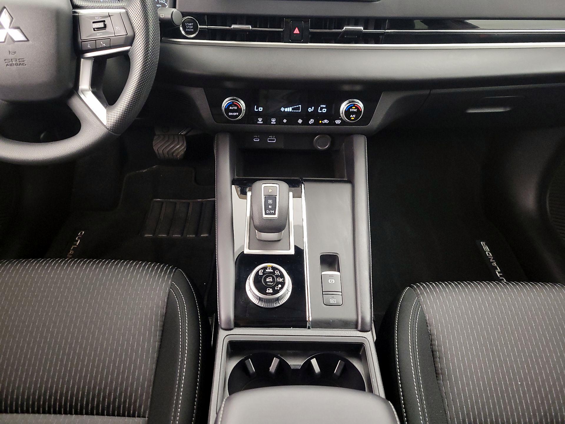 Thumbnail: 2024 Mitsubishi Outlander - 17