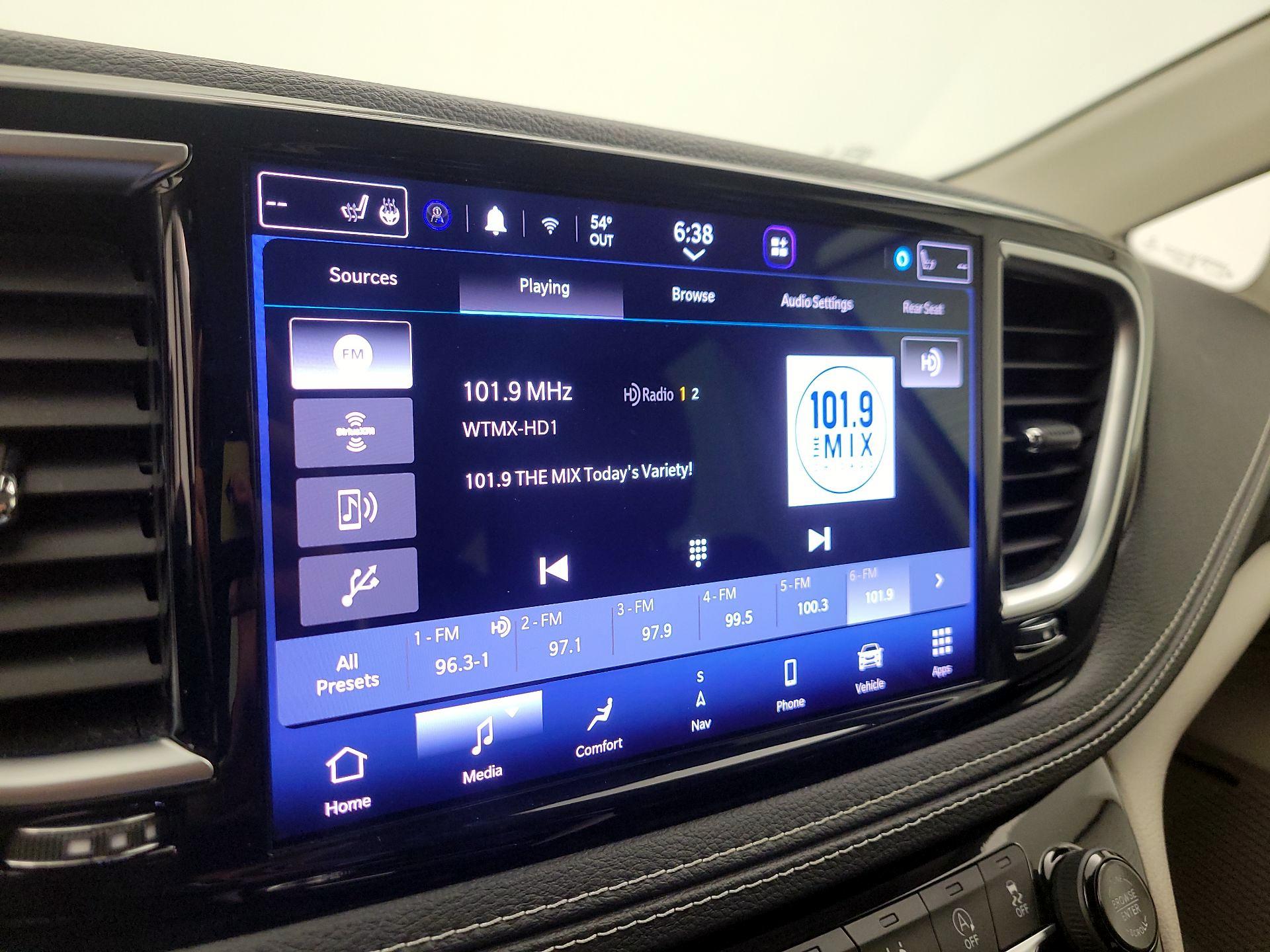 Thumbnail: 2022 Chrysler Pacifica - 16