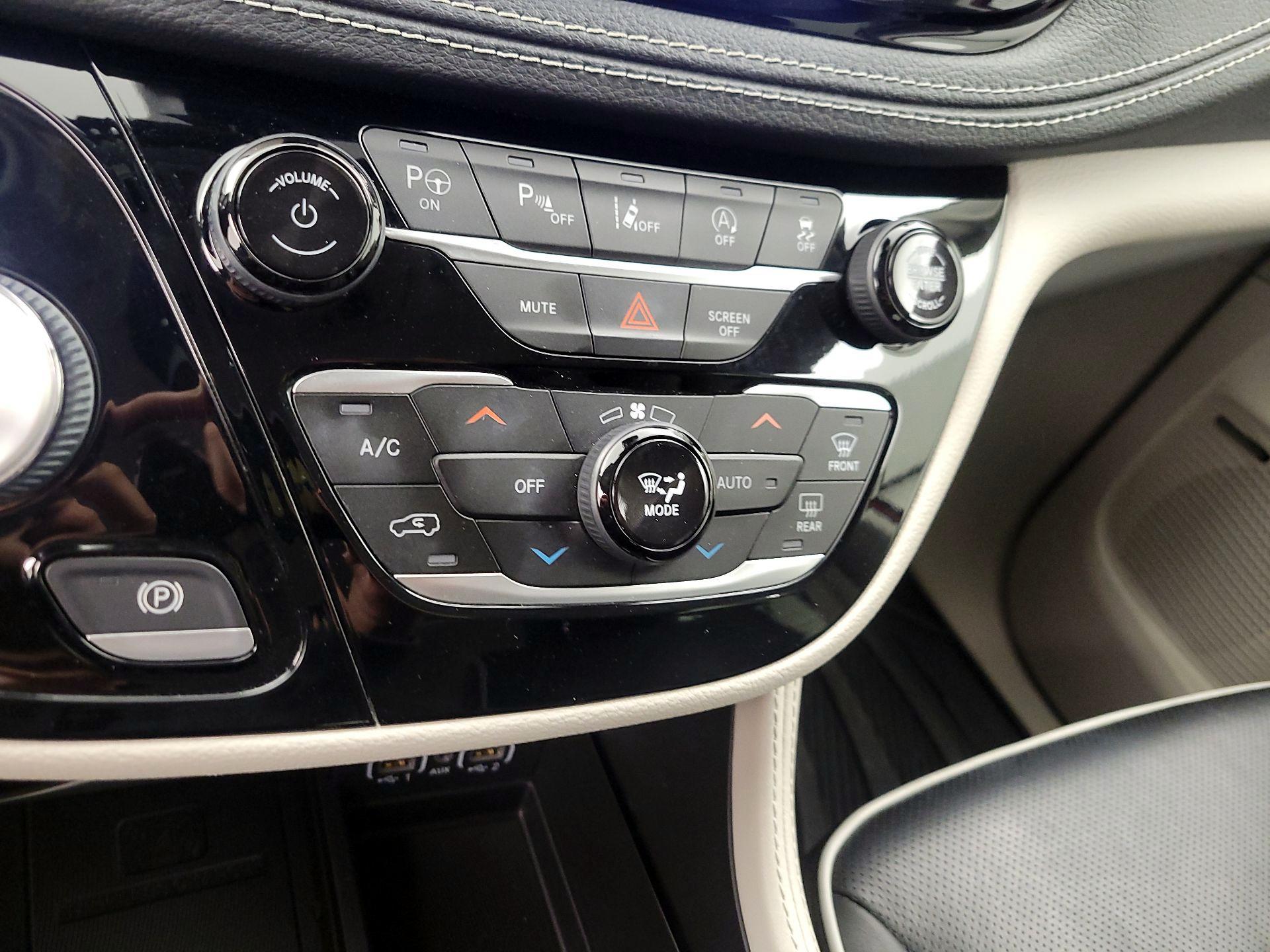 Thumbnail: 2022 Chrysler Pacifica - 17