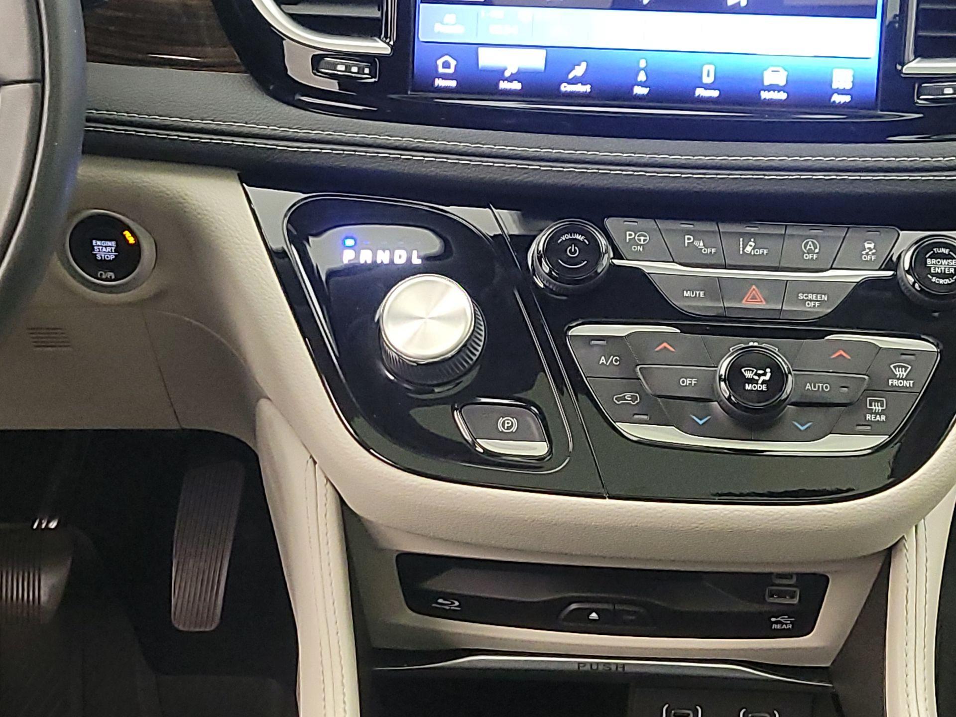 Thumbnail: 2022 Chrysler Pacifica - 18