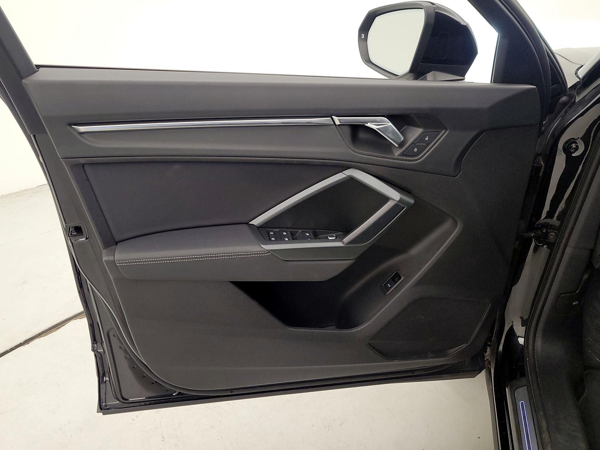 Thumbnail: 2021 Audi Q3 - 12