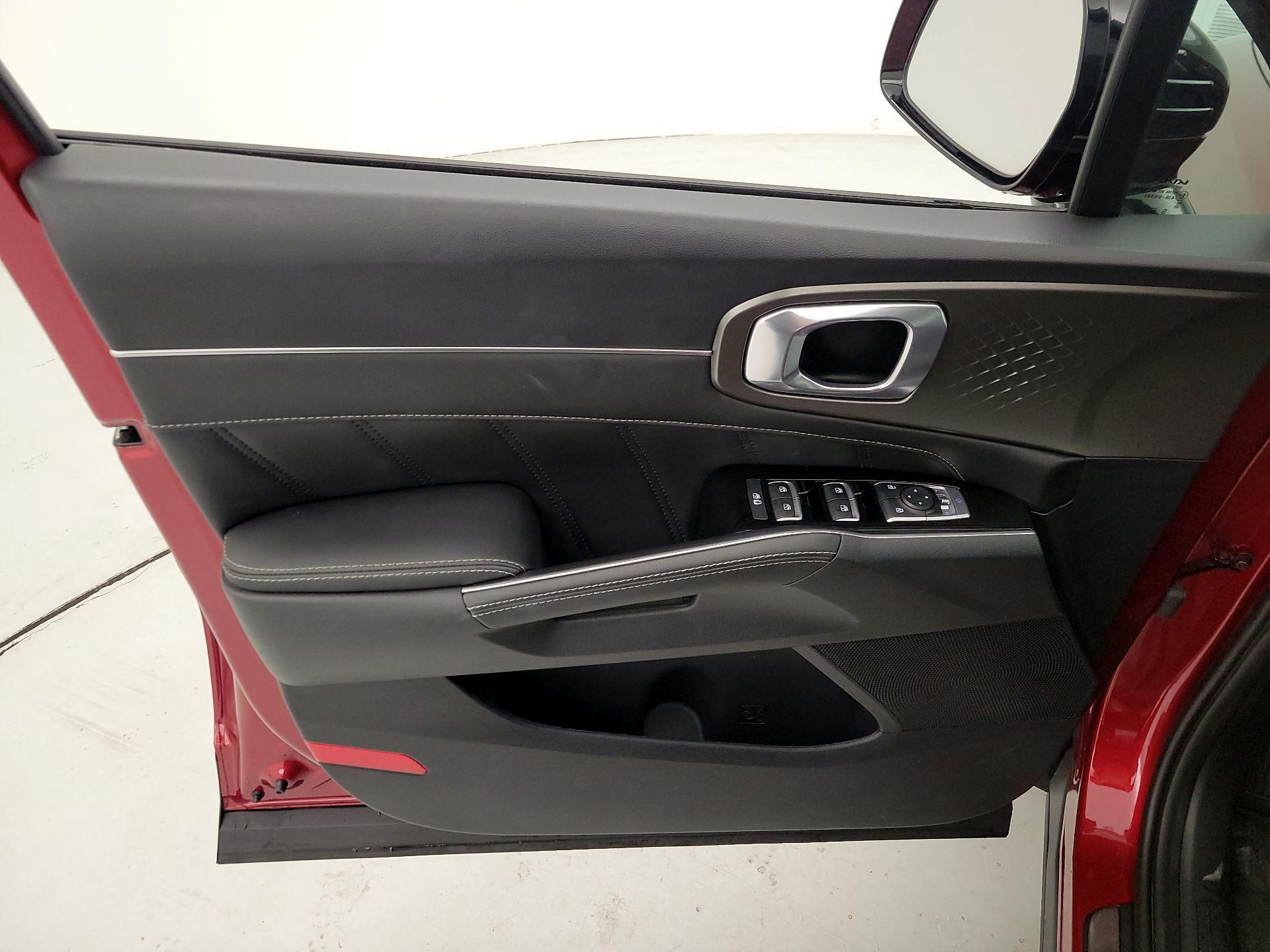 Thumbnail: 2023 Kia Sorento - 12