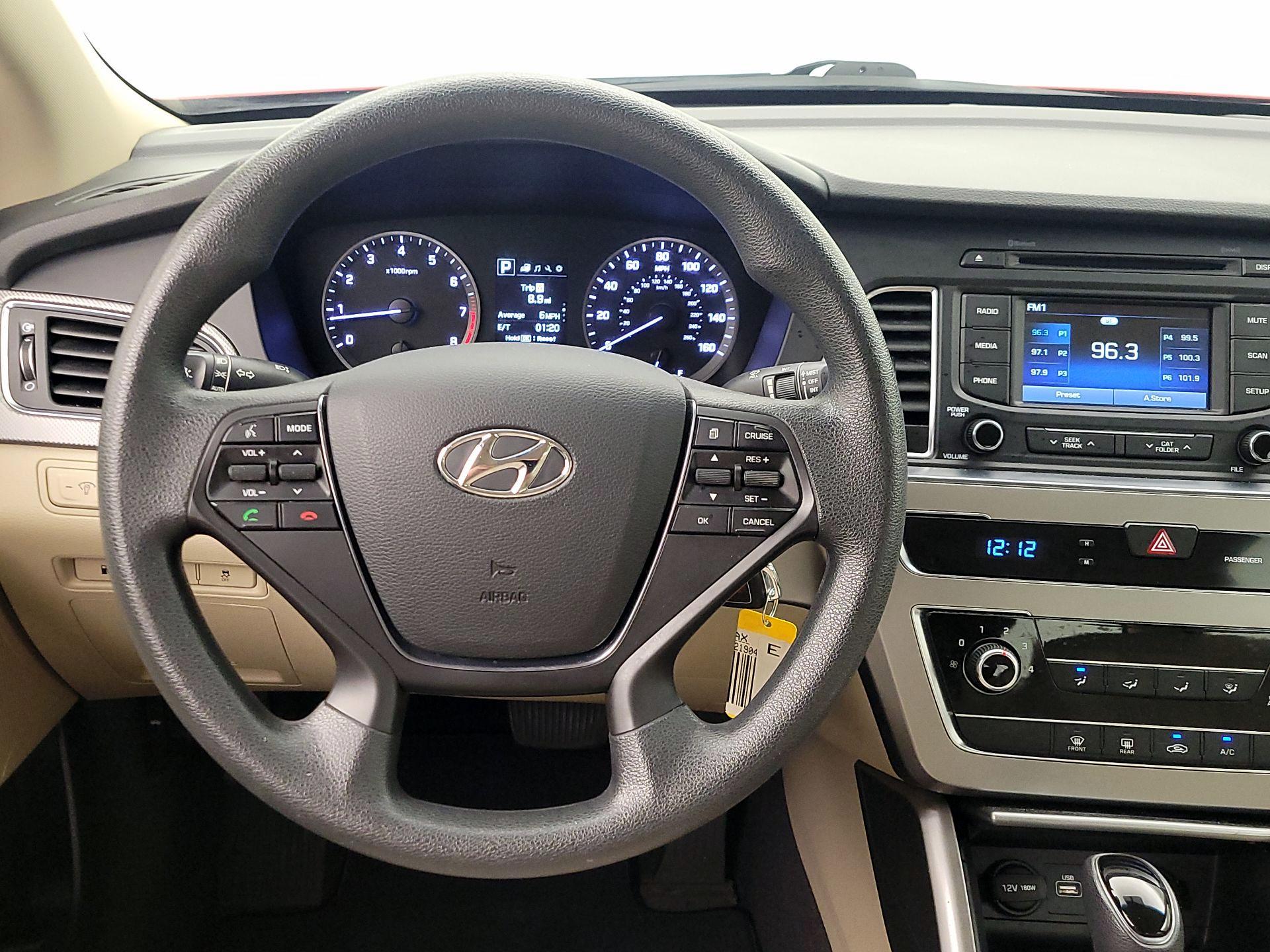 Thumbnail: 2015 Hyundai Sonata - 10