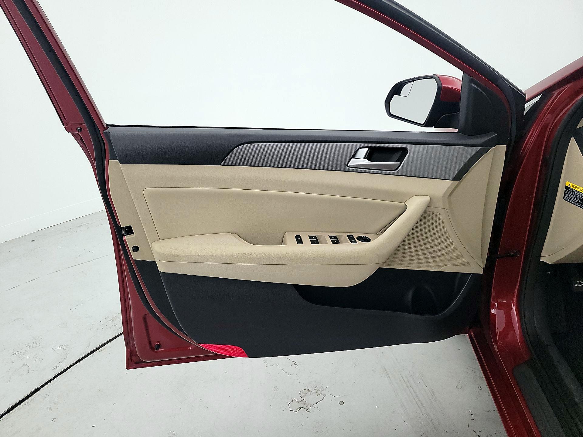 Thumbnail: 2015 Hyundai Sonata - 12