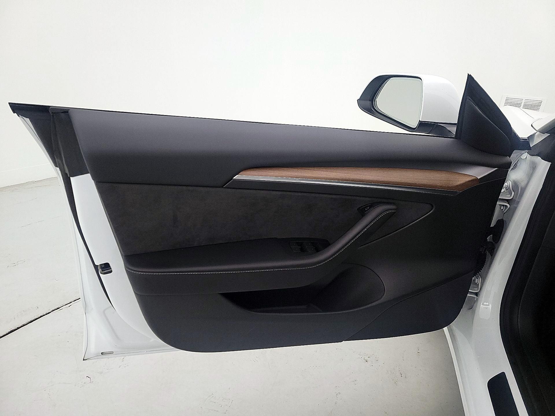 Thumbnail: 2022 Tesla Model 3 - 12