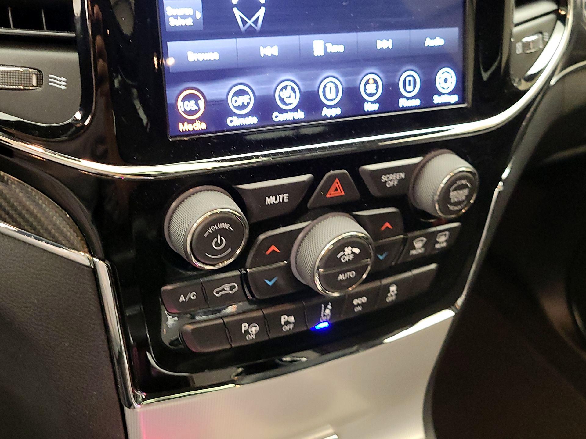 Thumbnail: 2020 Jeep Grand Cherokee - 16