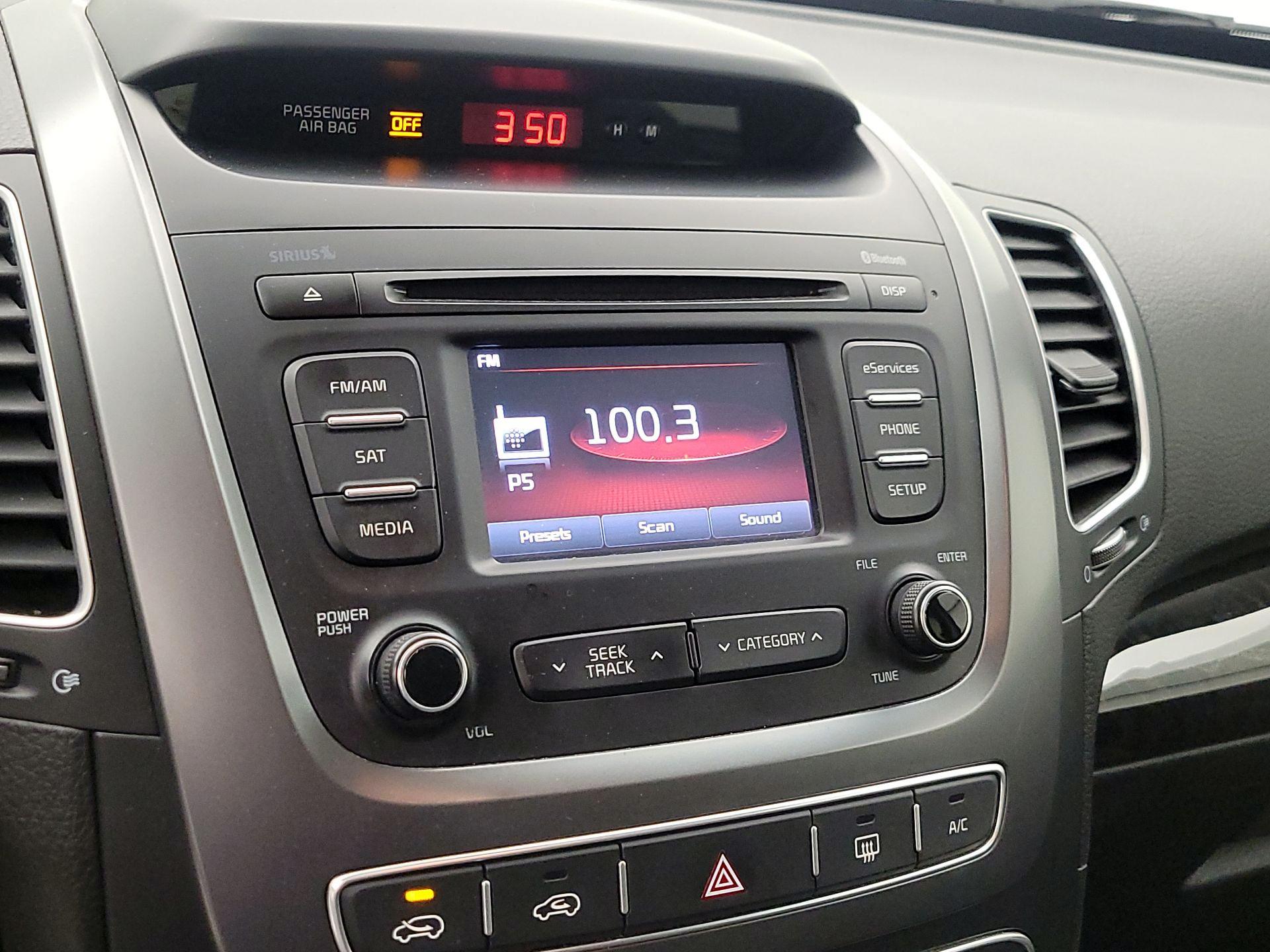 Thumbnail: 2015 Kia Sorento - 15
