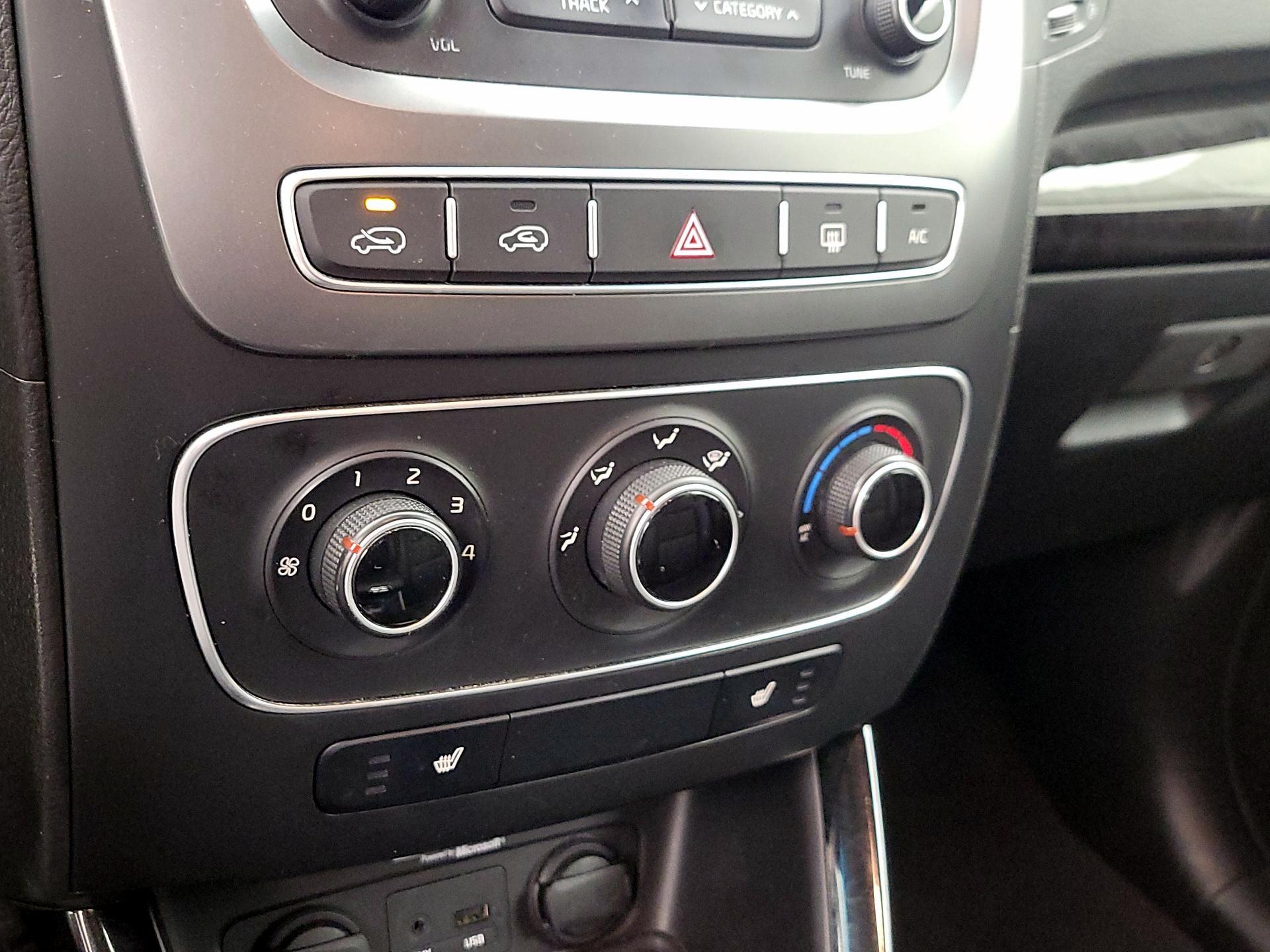 Thumbnail: 2015 Kia Sorento - 16