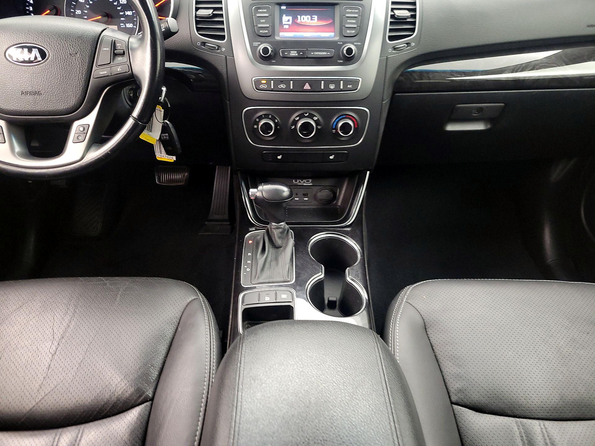 Thumbnail: 2015 Kia Sorento - 17
