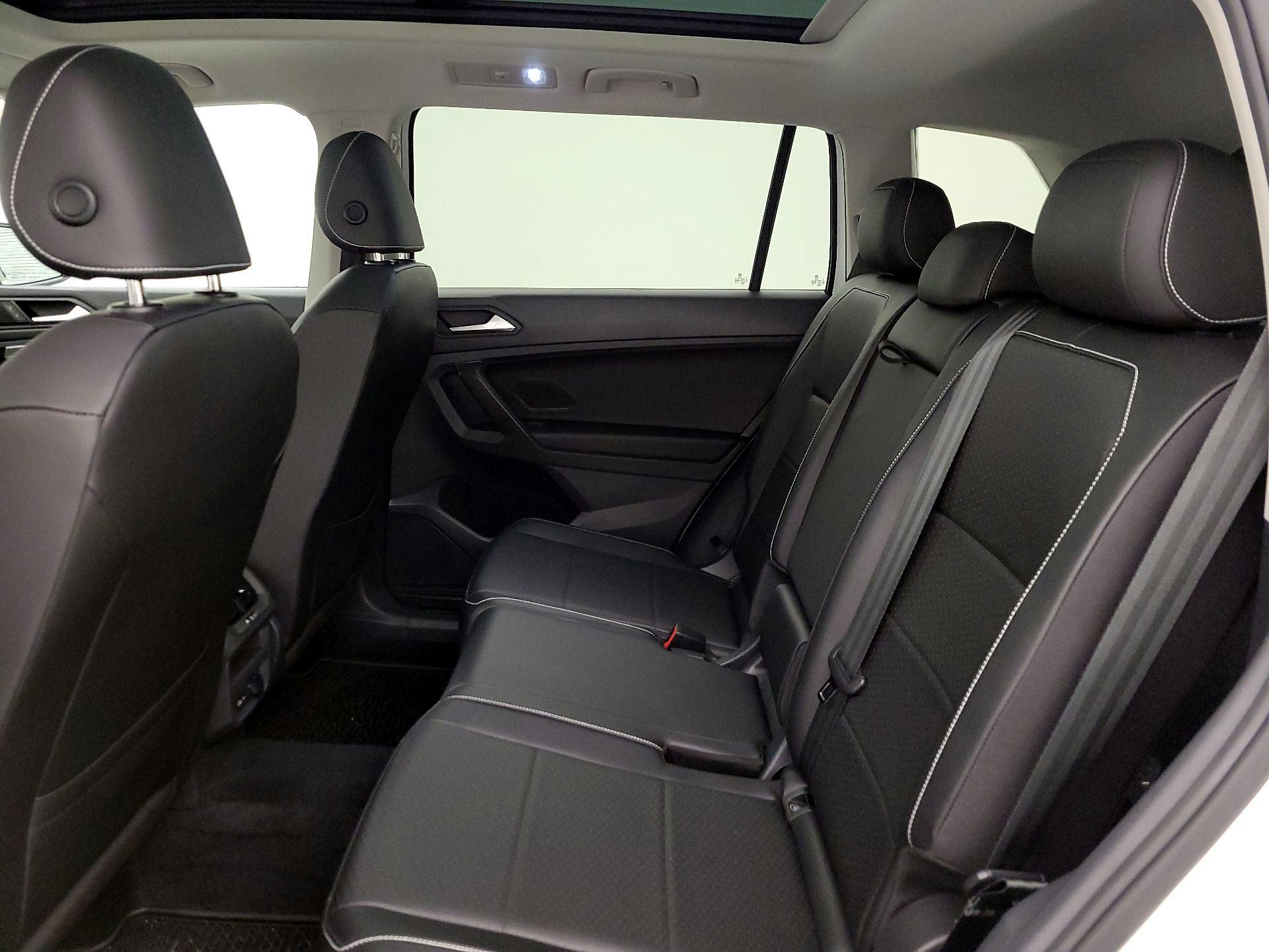 Thumbnail: 2021 Volkswagen Tiguan - 18