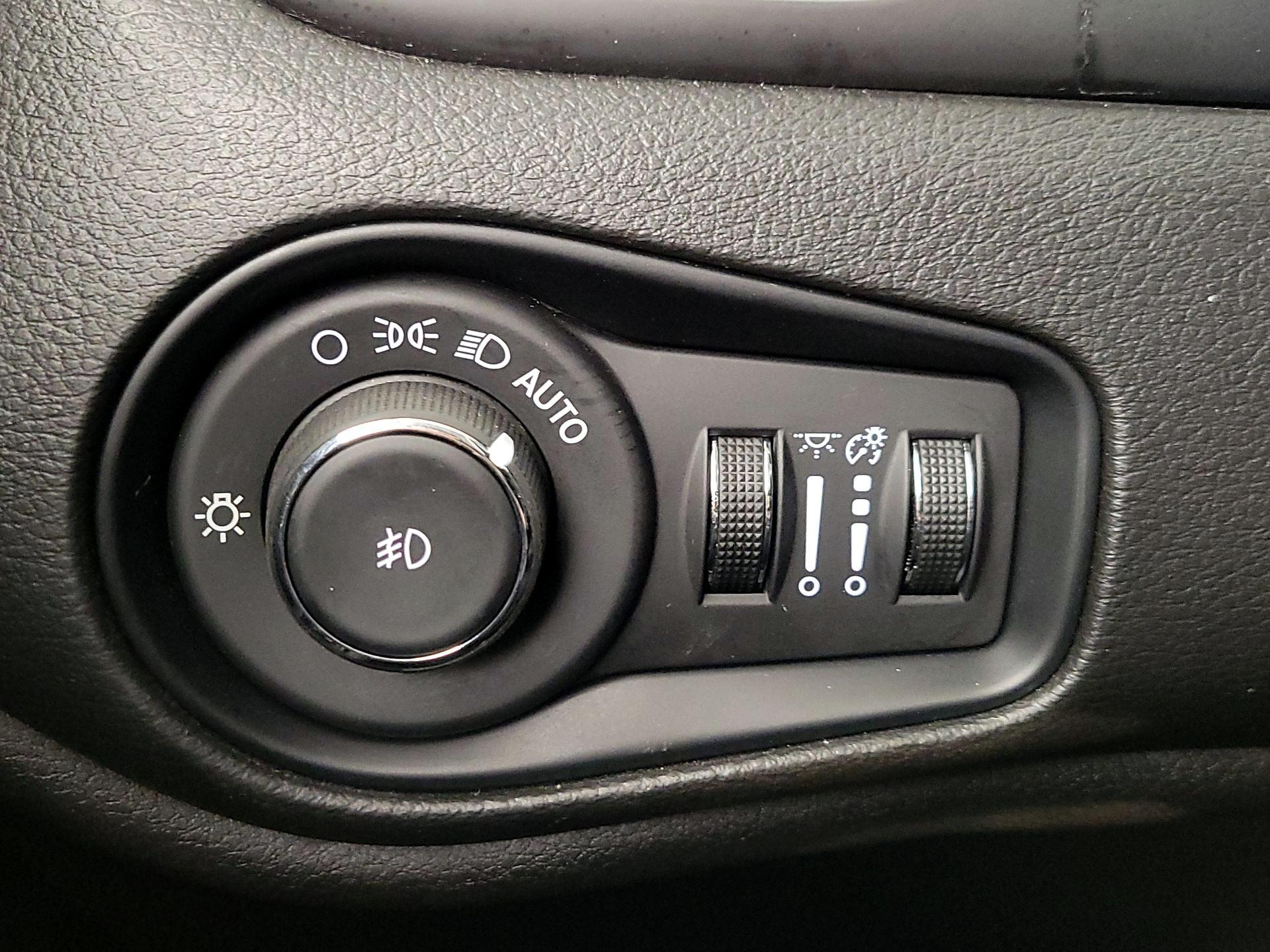 Thumbnail: 2022 Jeep Renegade - 13