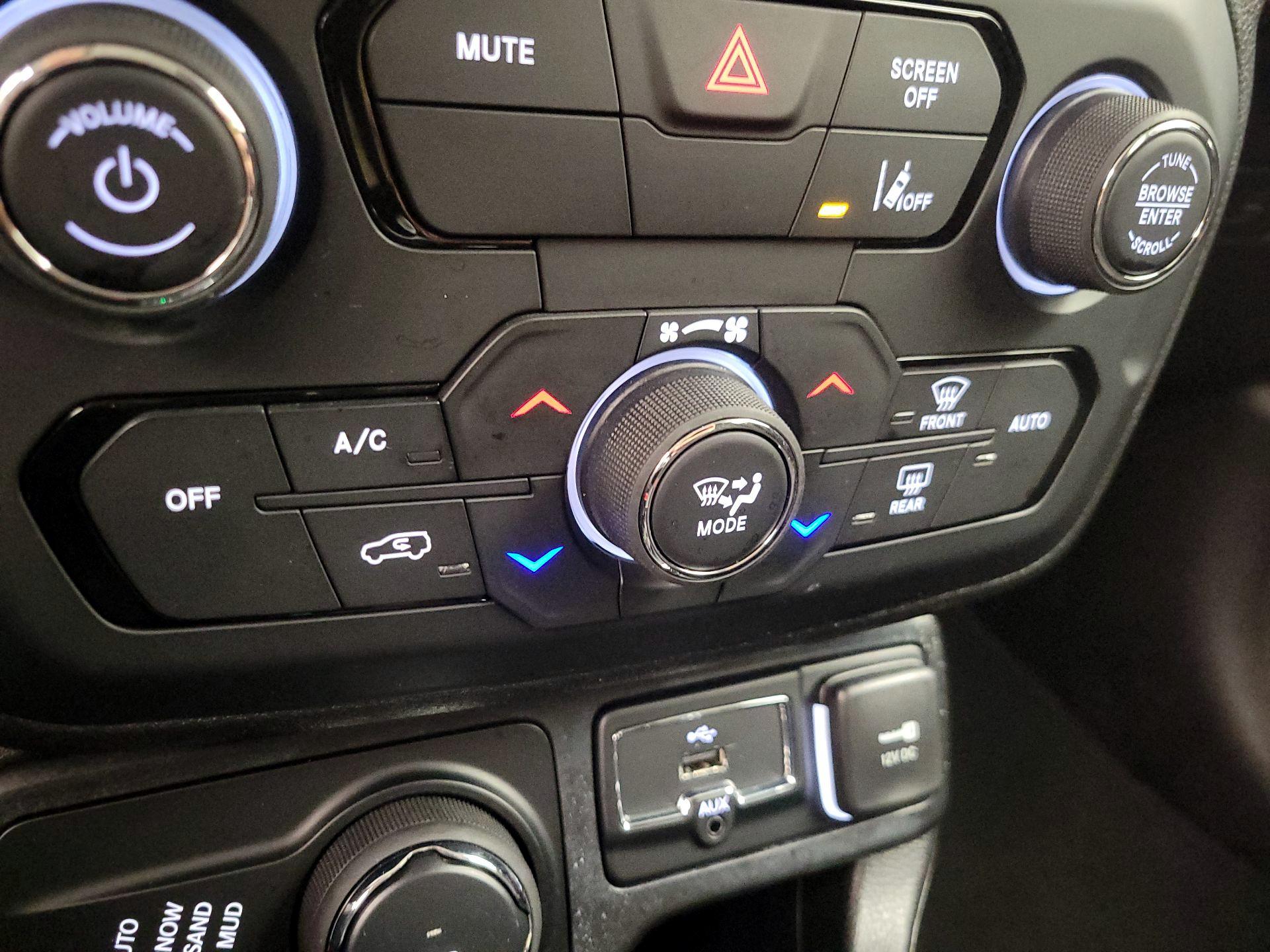 Thumbnail: 2022 Jeep Renegade - 16