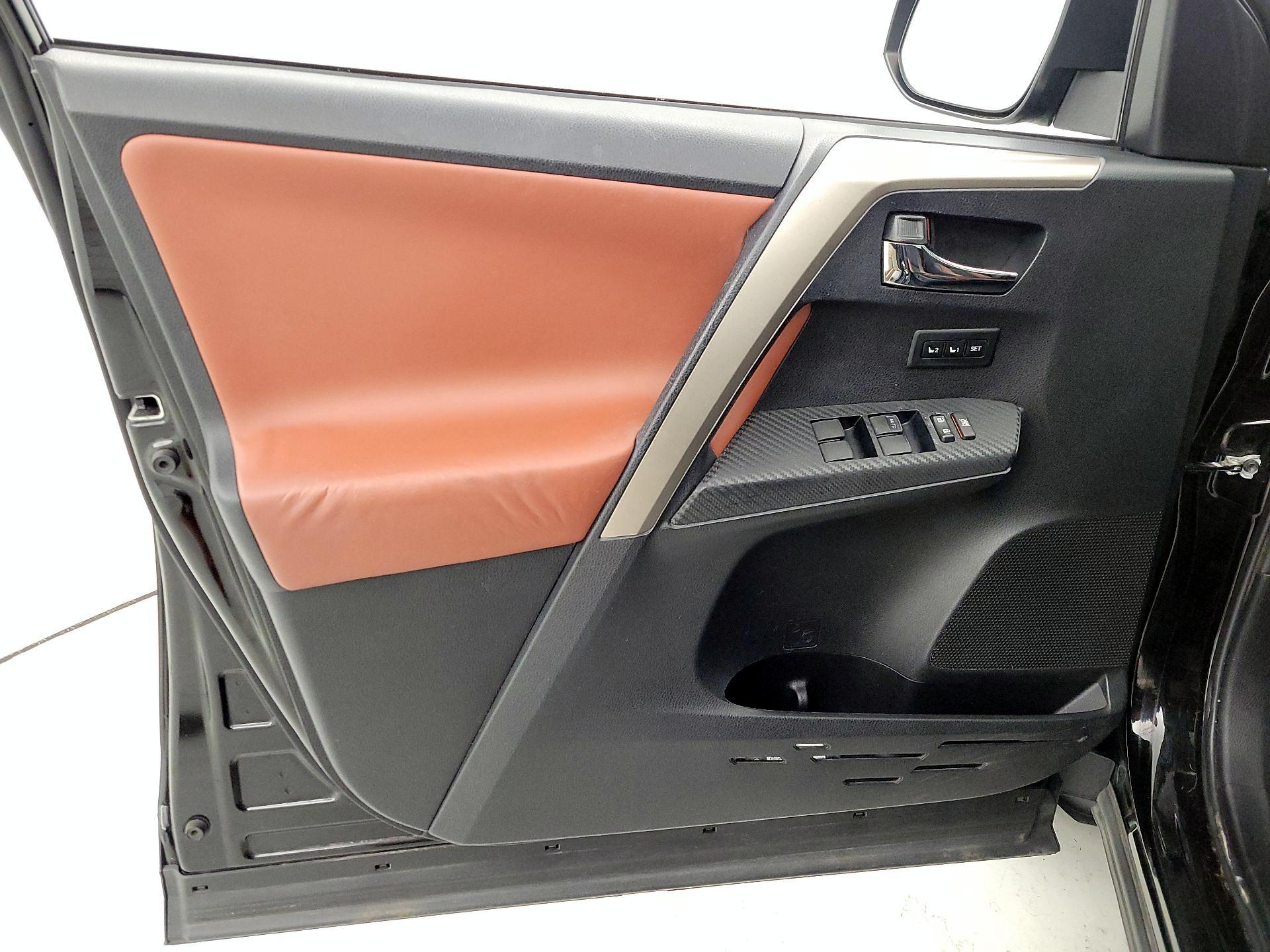 Thumbnail: 2015 Toyota RAV4 - 12