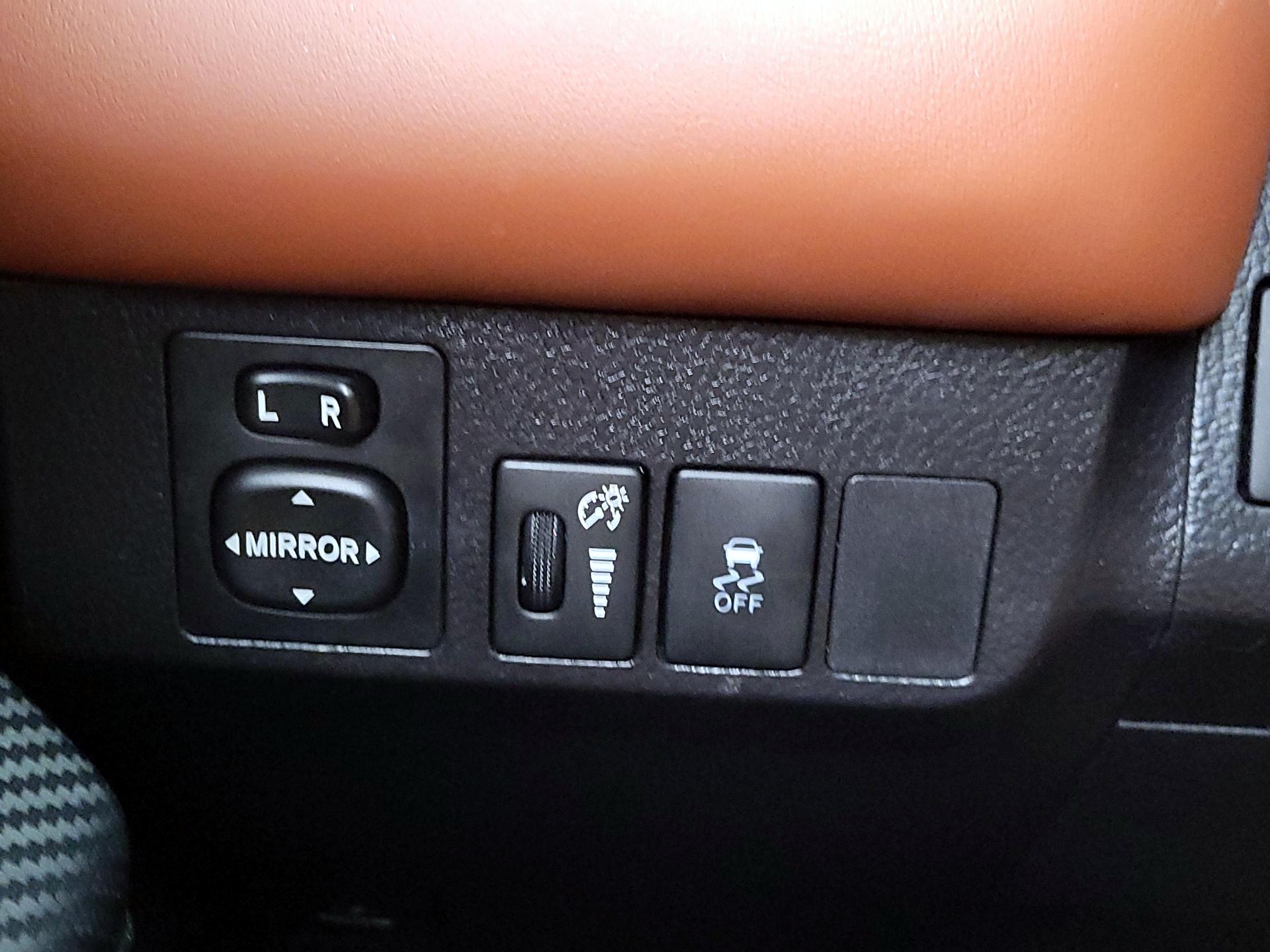 Thumbnail: 2015 Toyota RAV4 - 13