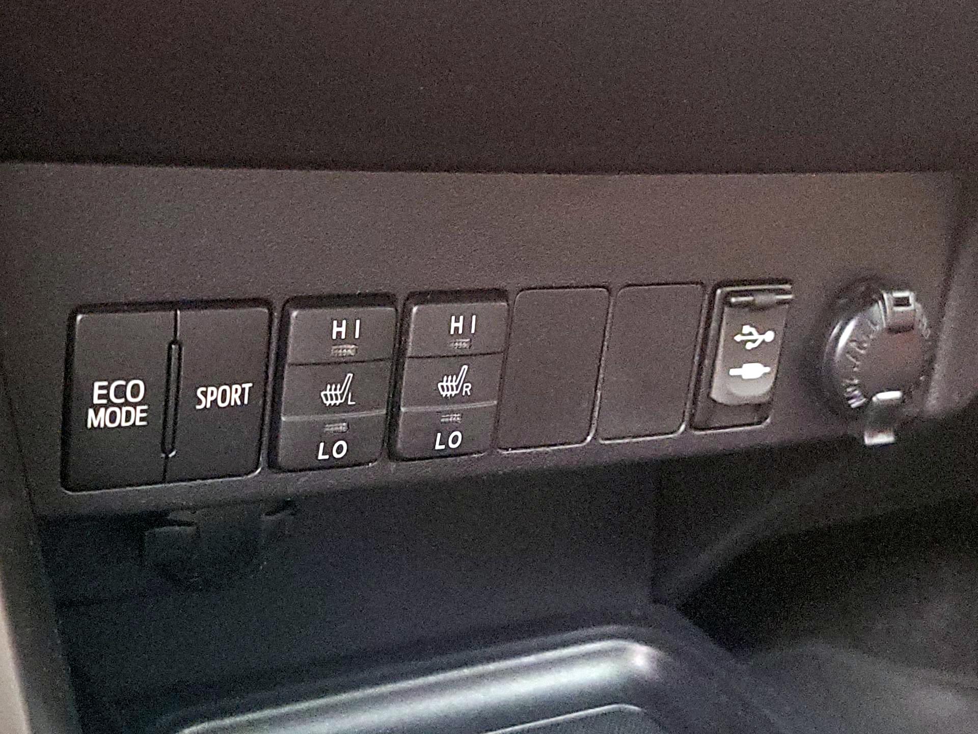 Thumbnail: 2015 Toyota RAV4 - 18