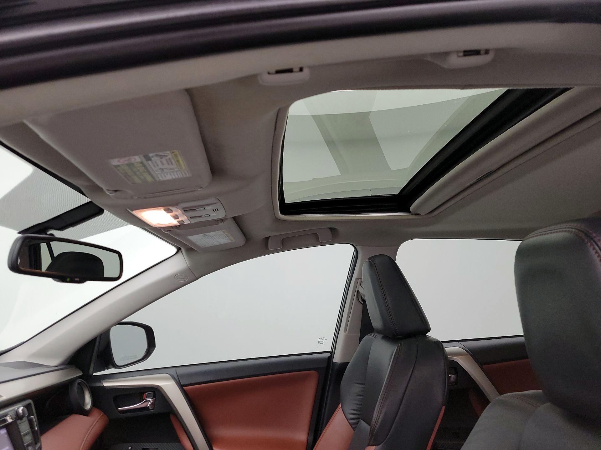 Thumbnail: 2015 Toyota RAV4 - 19