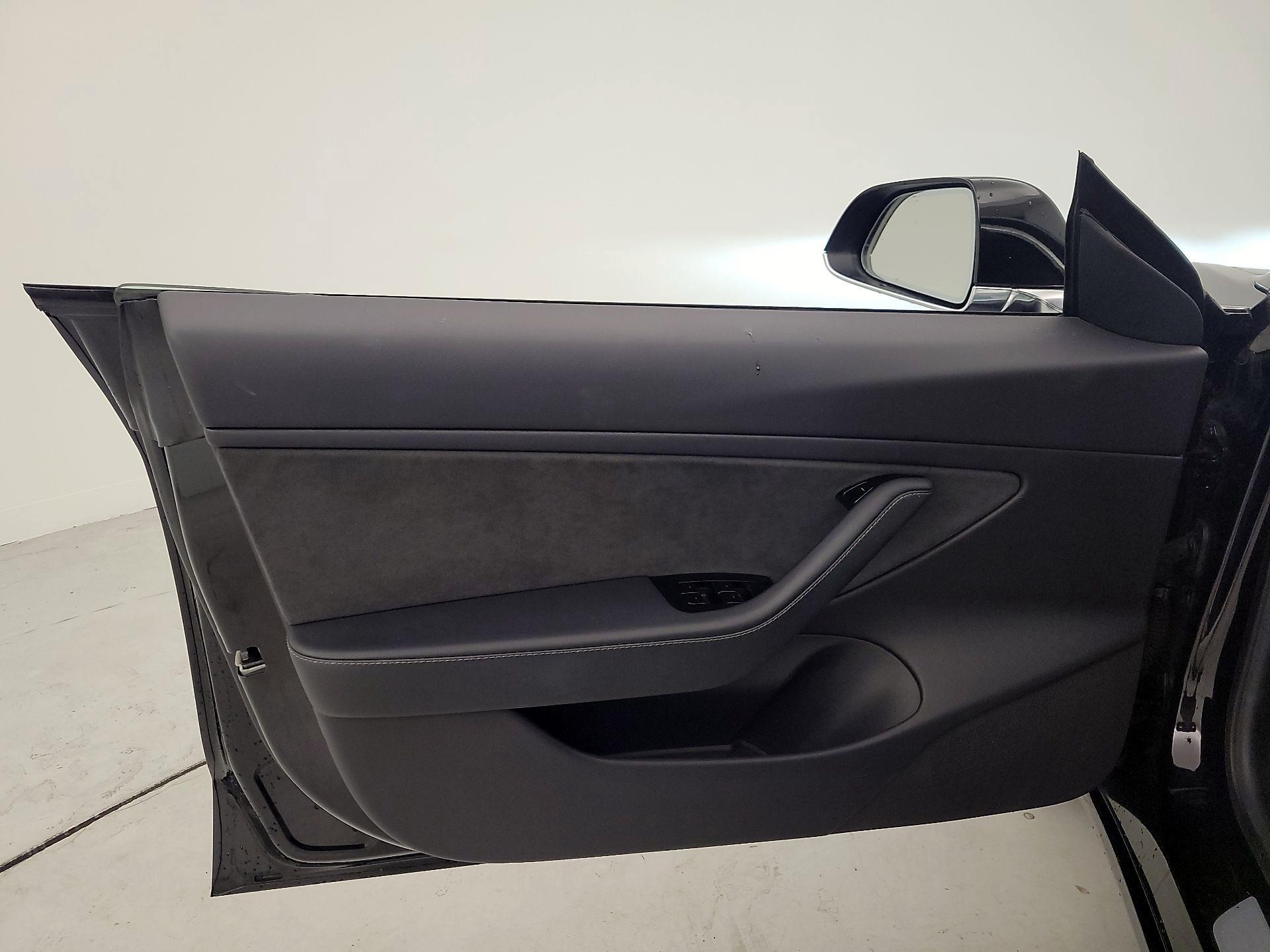 Thumbnail: 2019 Tesla Model 3 - 12