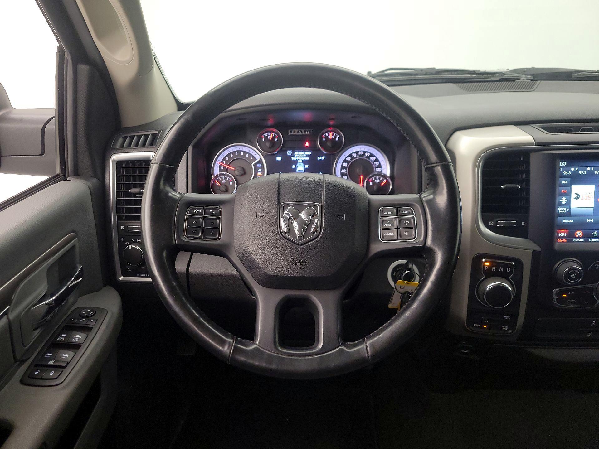 Thumbnail: 2020 RAM 1500 Classic - 10