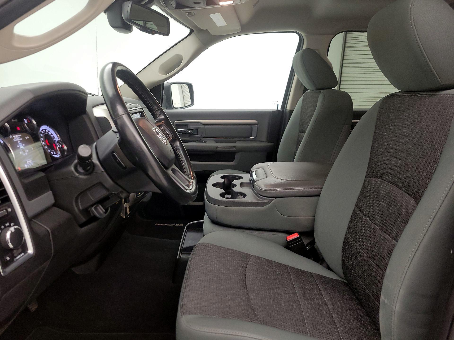 Thumbnail: 2020 RAM 1500 Classic - 11