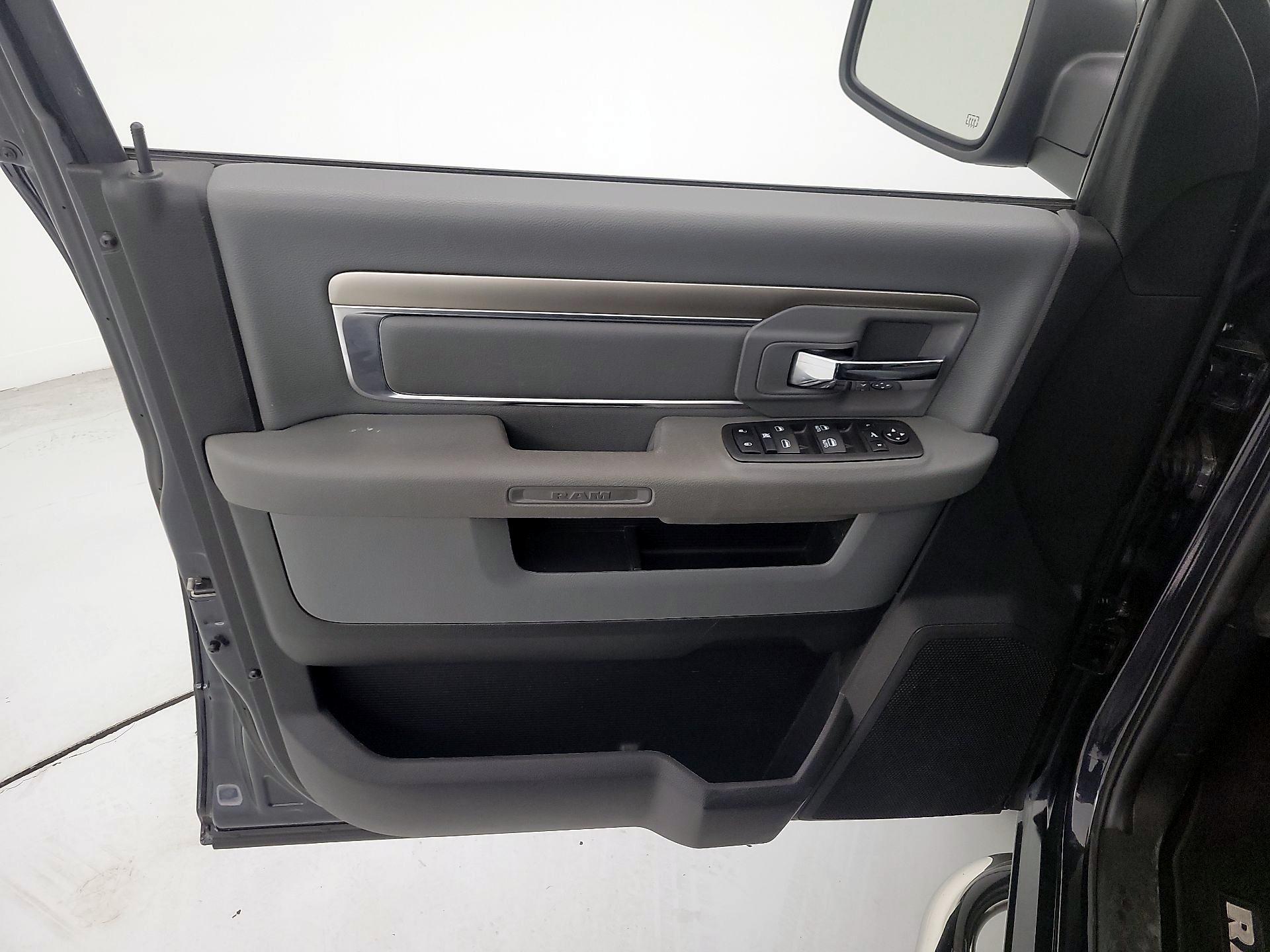 Thumbnail: 2020 RAM 1500 Classic - 12