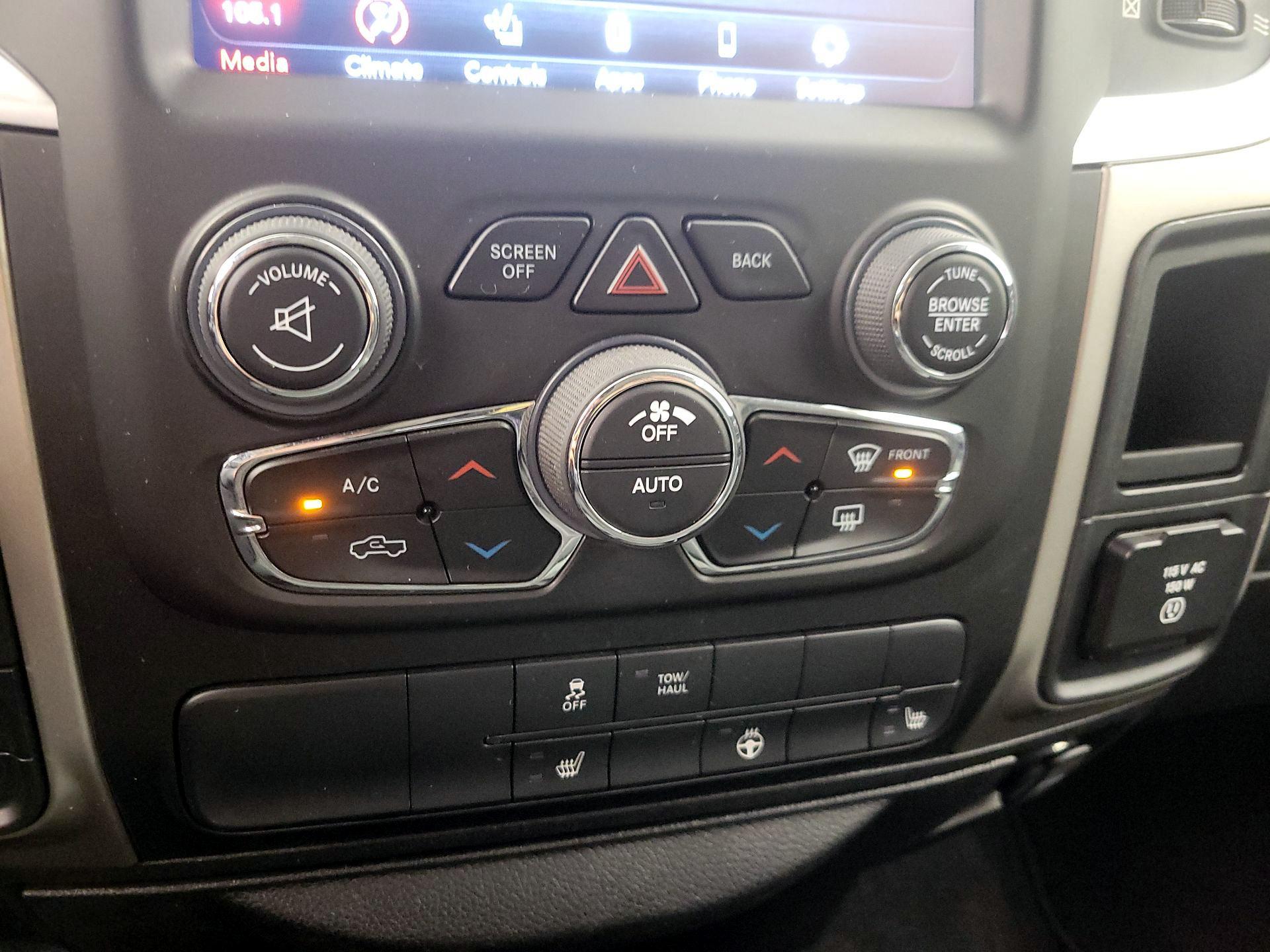 Thumbnail: 2020 RAM 1500 Classic - 16