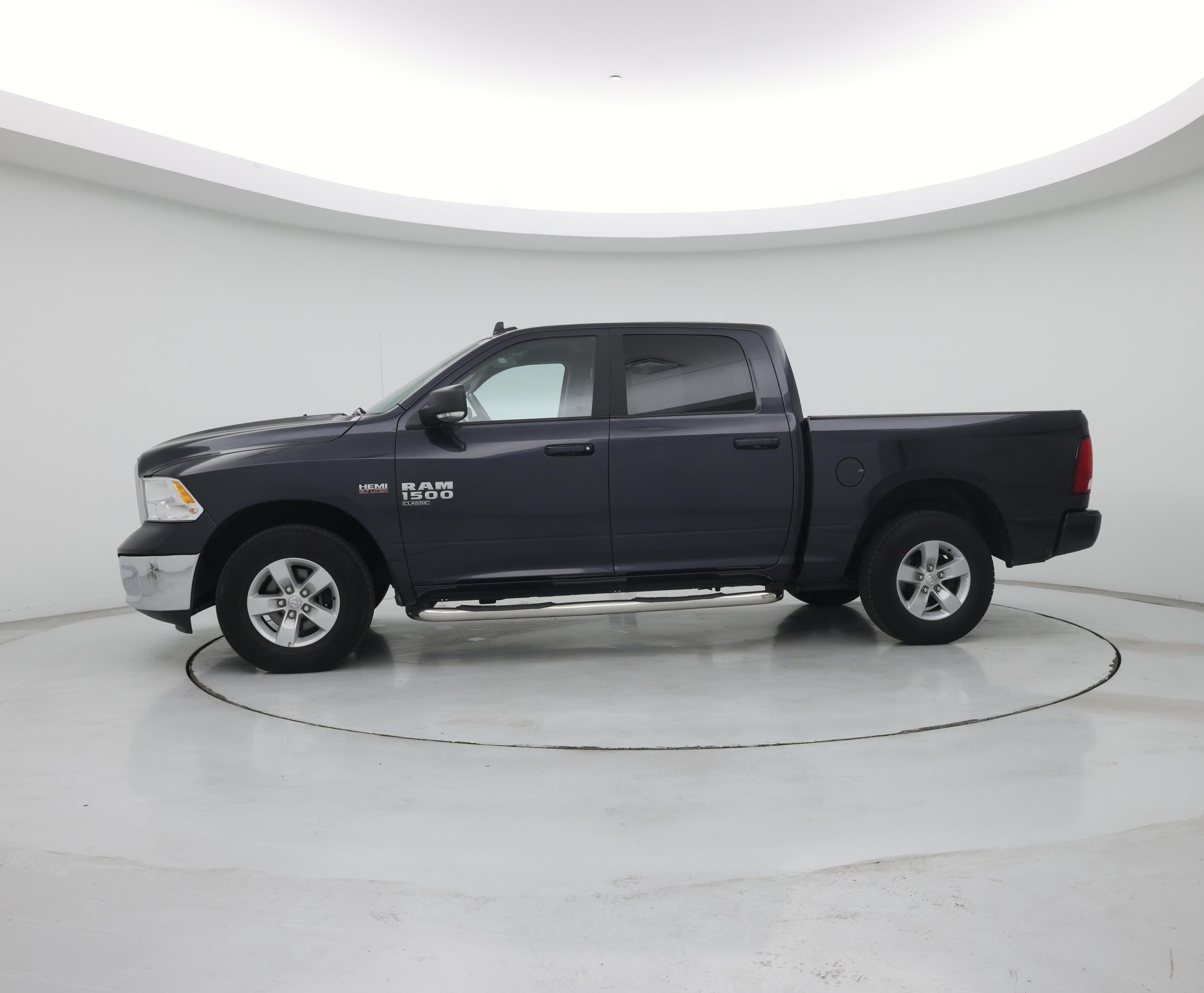 Thumbnail: 2020 RAM 1500 Classic - 3