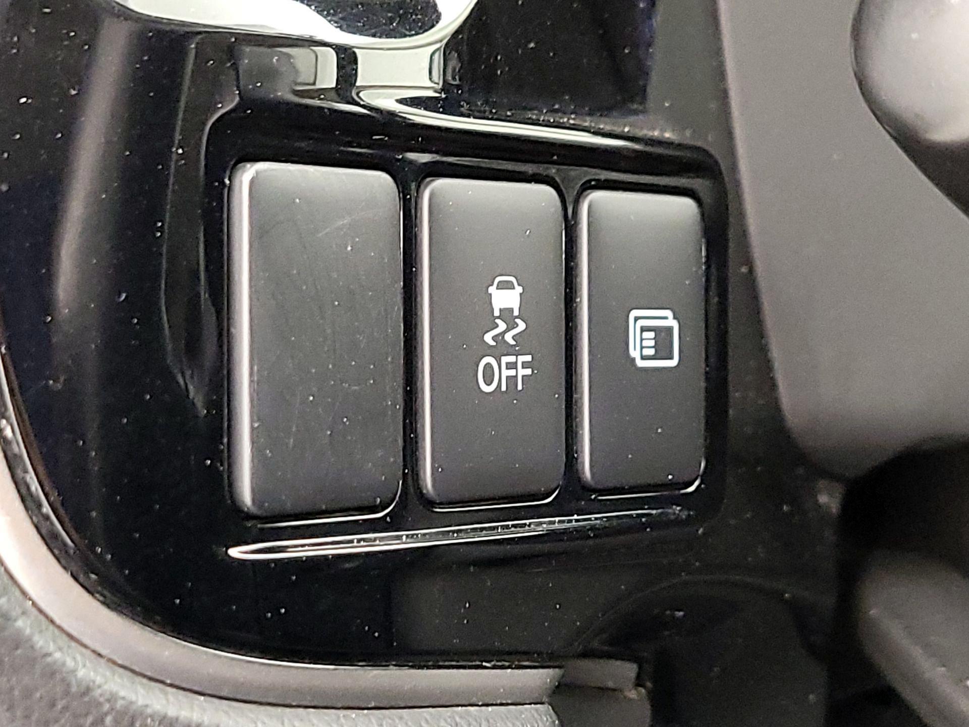 Thumbnail: 2017 Mitsubishi Outlander - 13