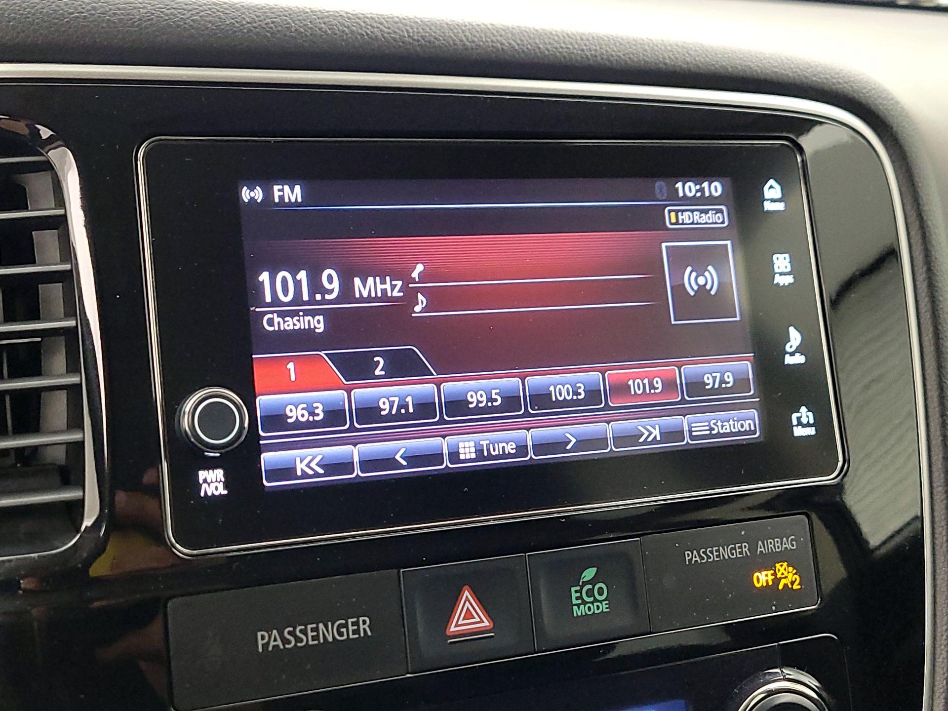 Thumbnail: 2017 Mitsubishi Outlander - 15