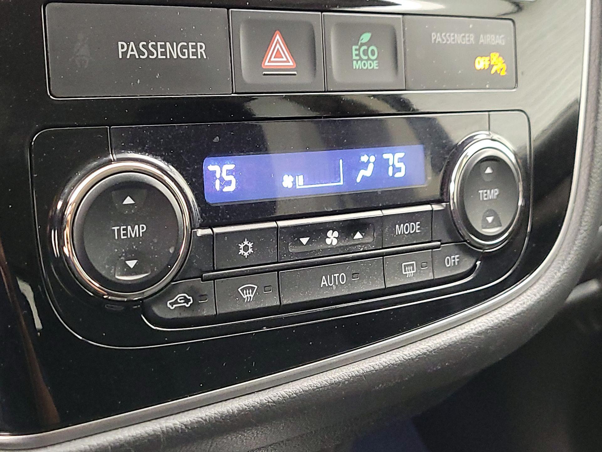 Thumbnail: 2017 Mitsubishi Outlander - 16