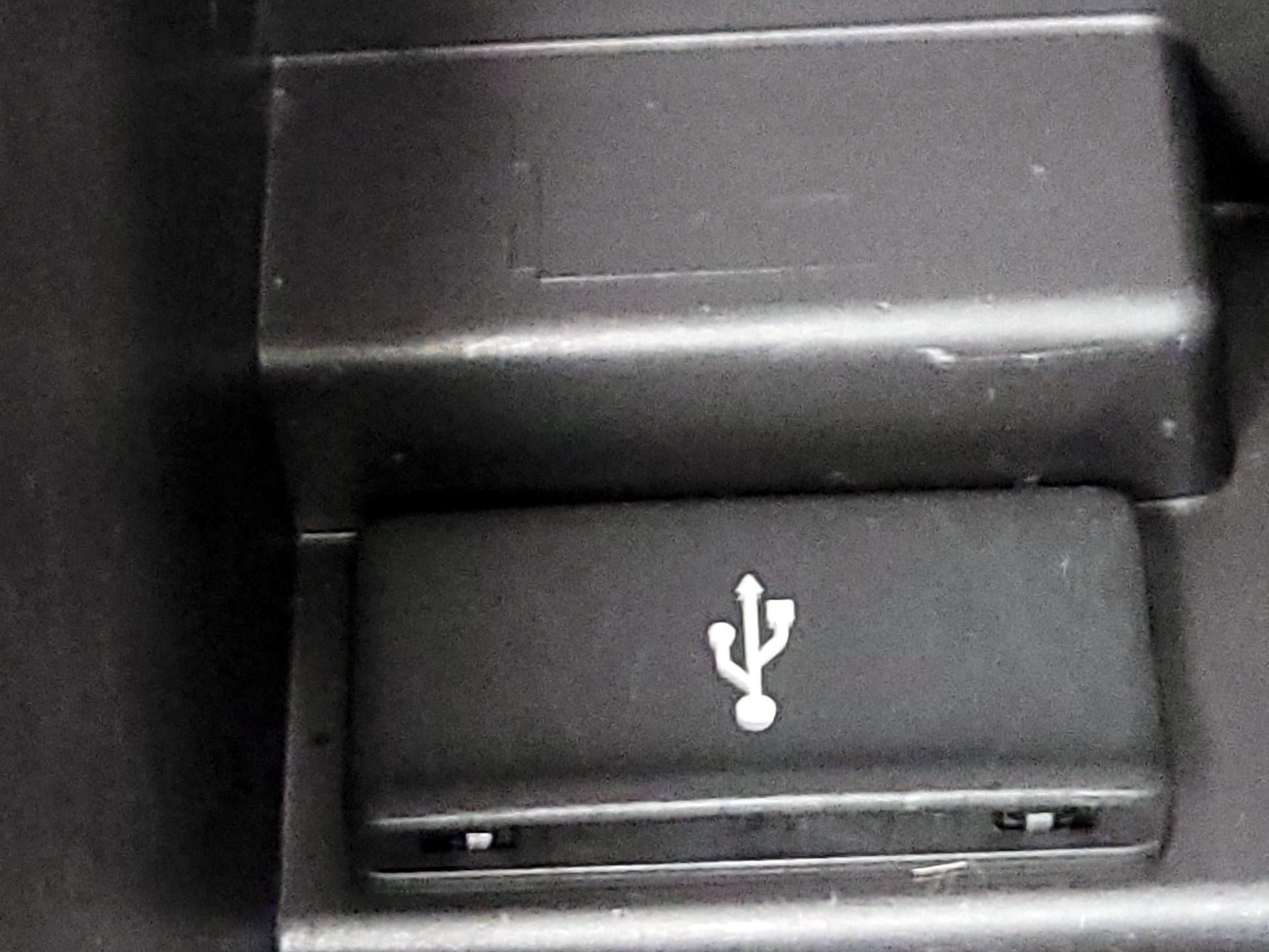 Thumbnail: 2017 Mitsubishi Outlander - 18