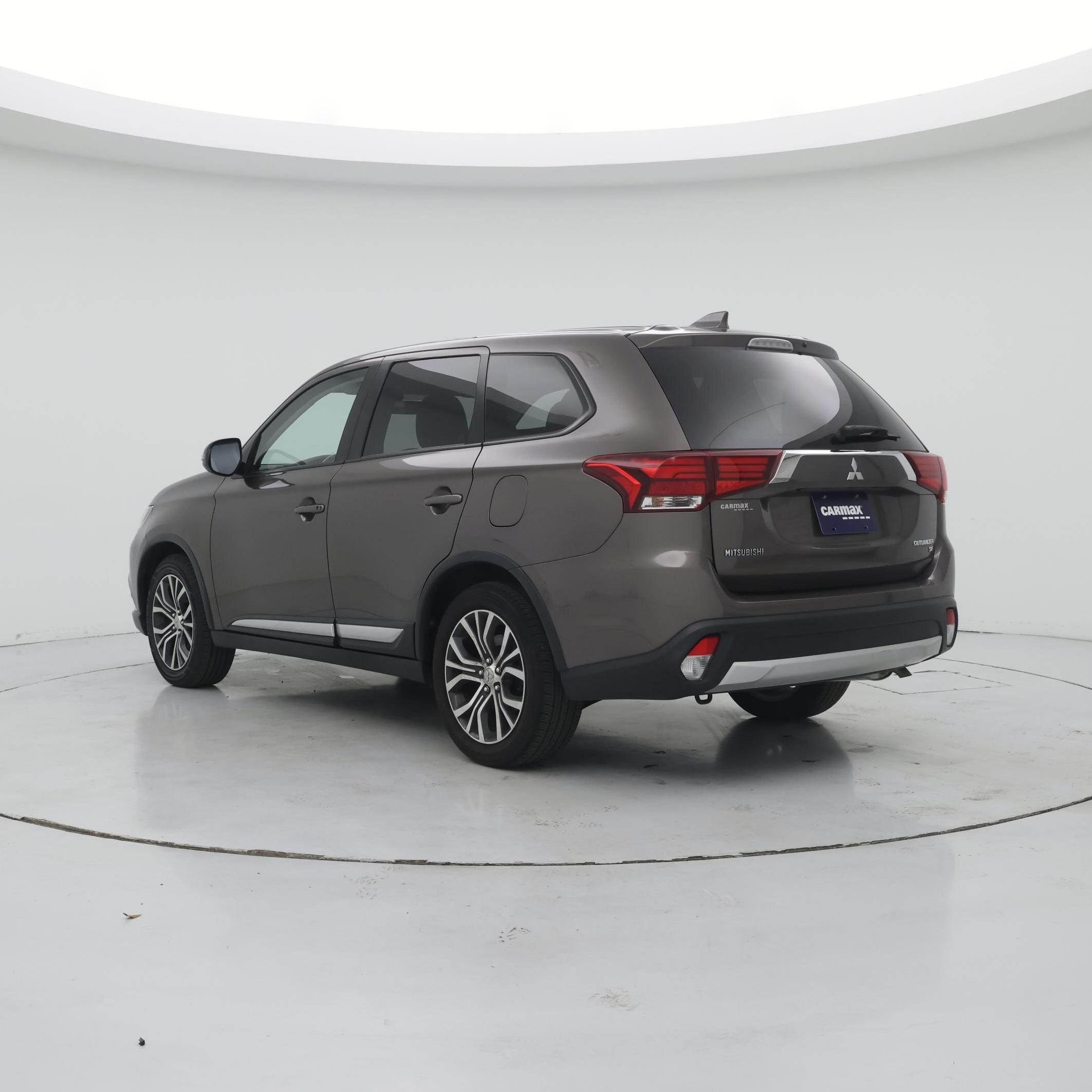 Thumbnail: 2017 Mitsubishi Outlander - 2