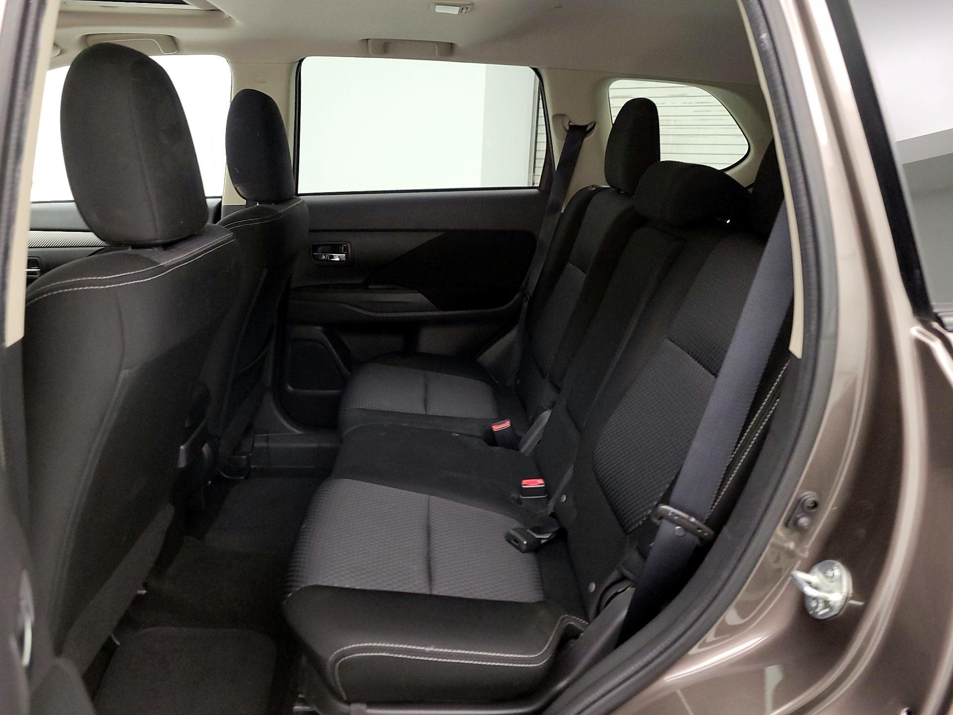 Thumbnail: 2017 Mitsubishi Outlander - 20