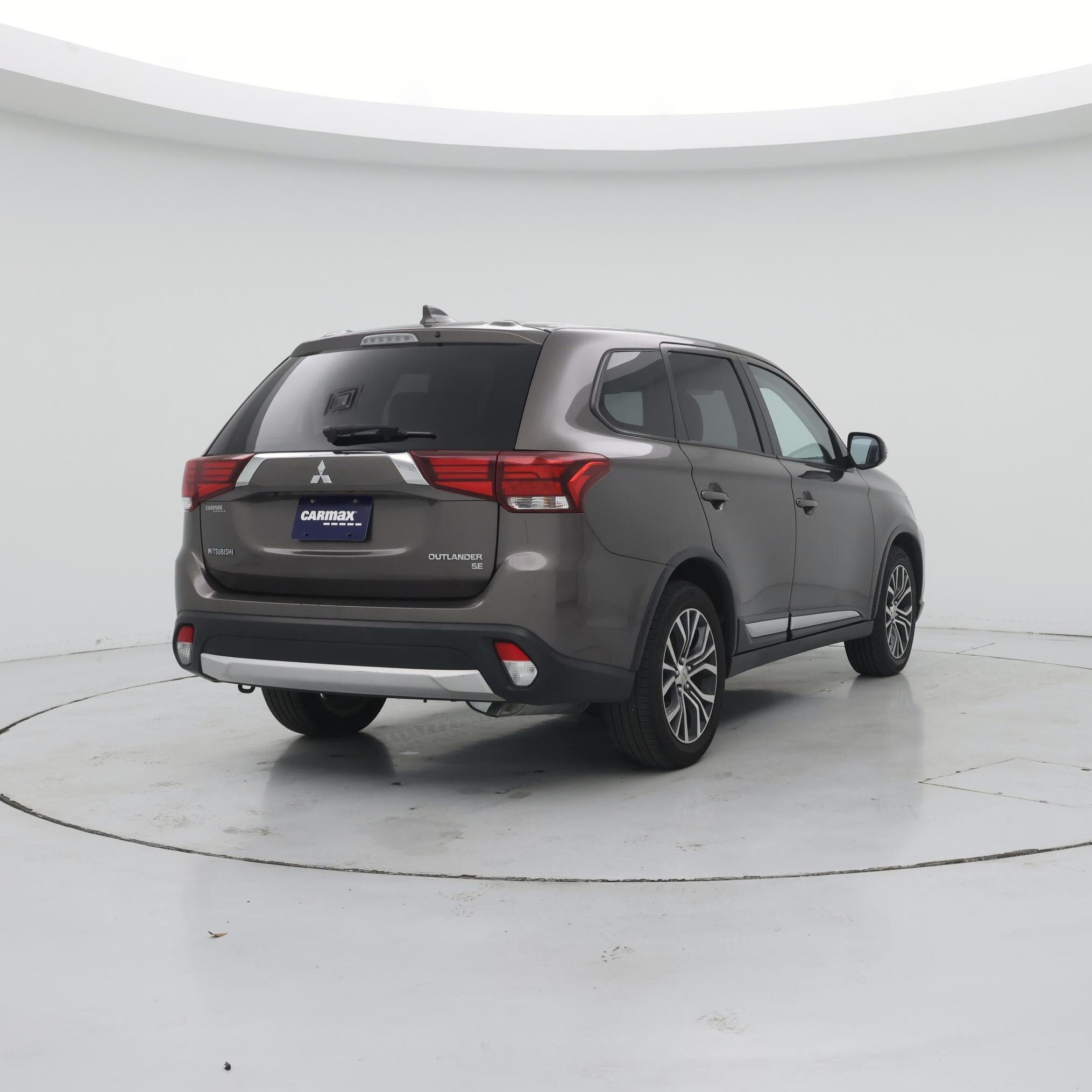 Thumbnail: 2017 Mitsubishi Outlander - 8