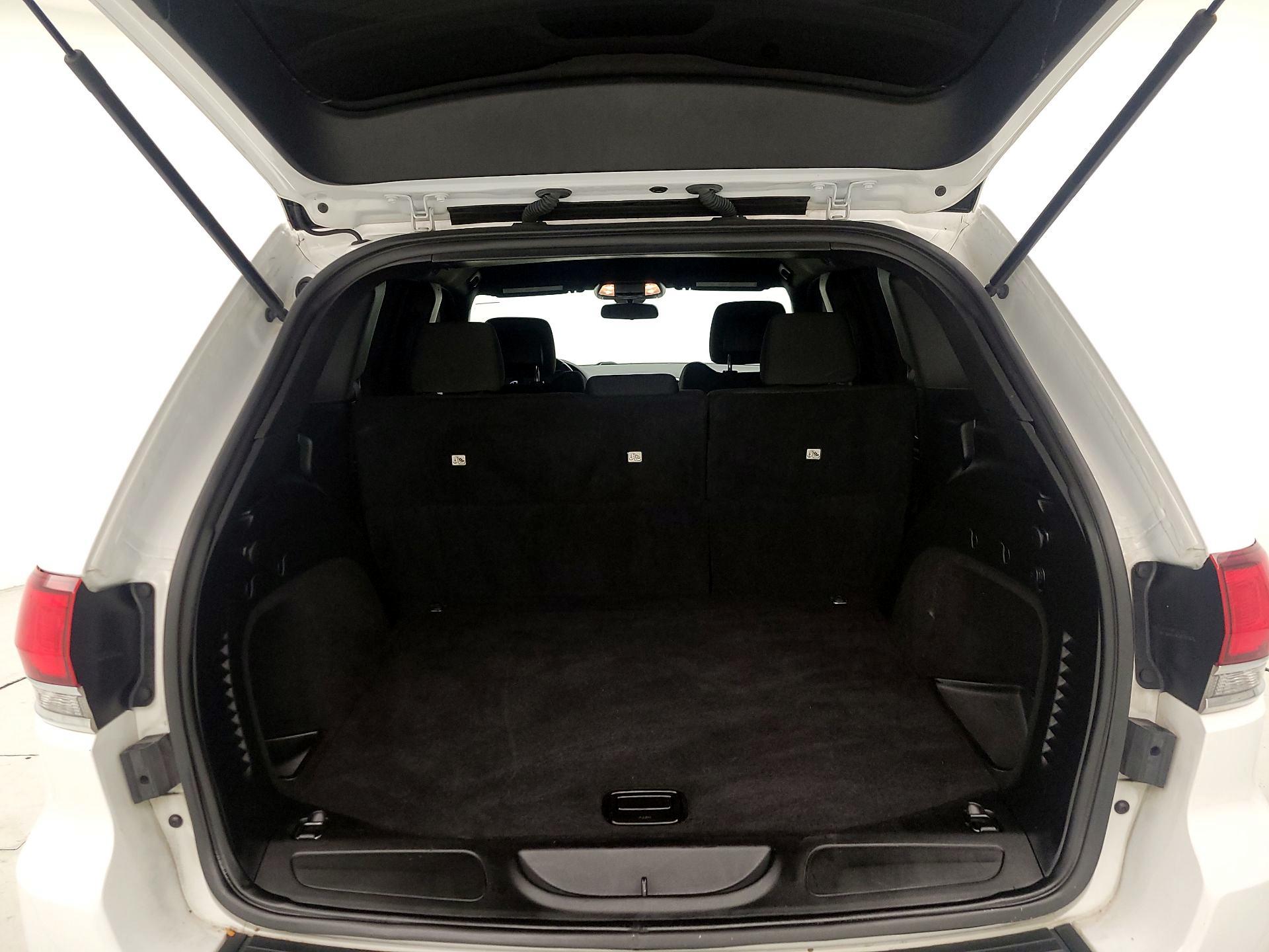 Thumbnail: 2020 Jeep Grand Cherokee - 20