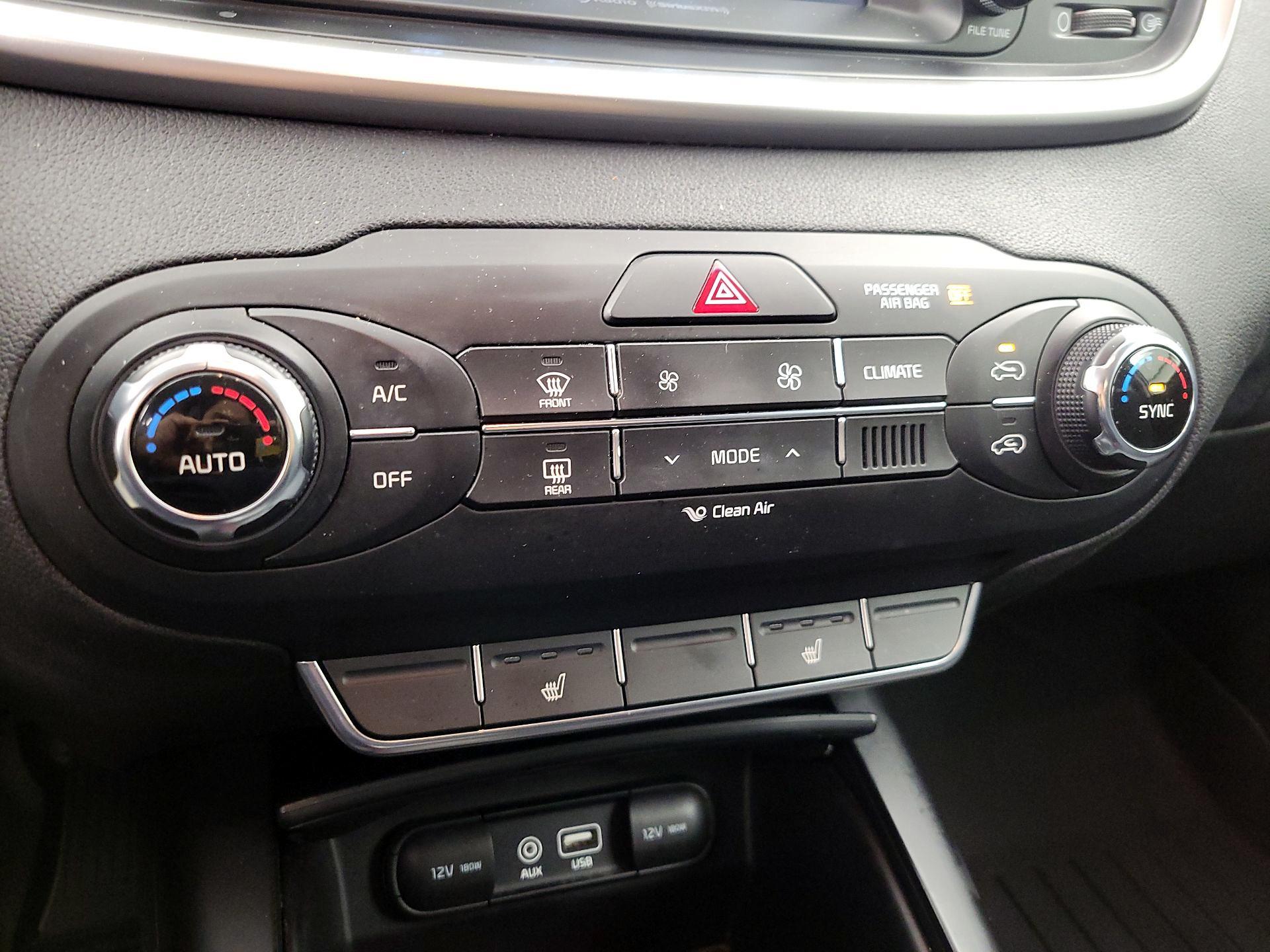 Thumbnail: 2017 Kia Sorento - 16