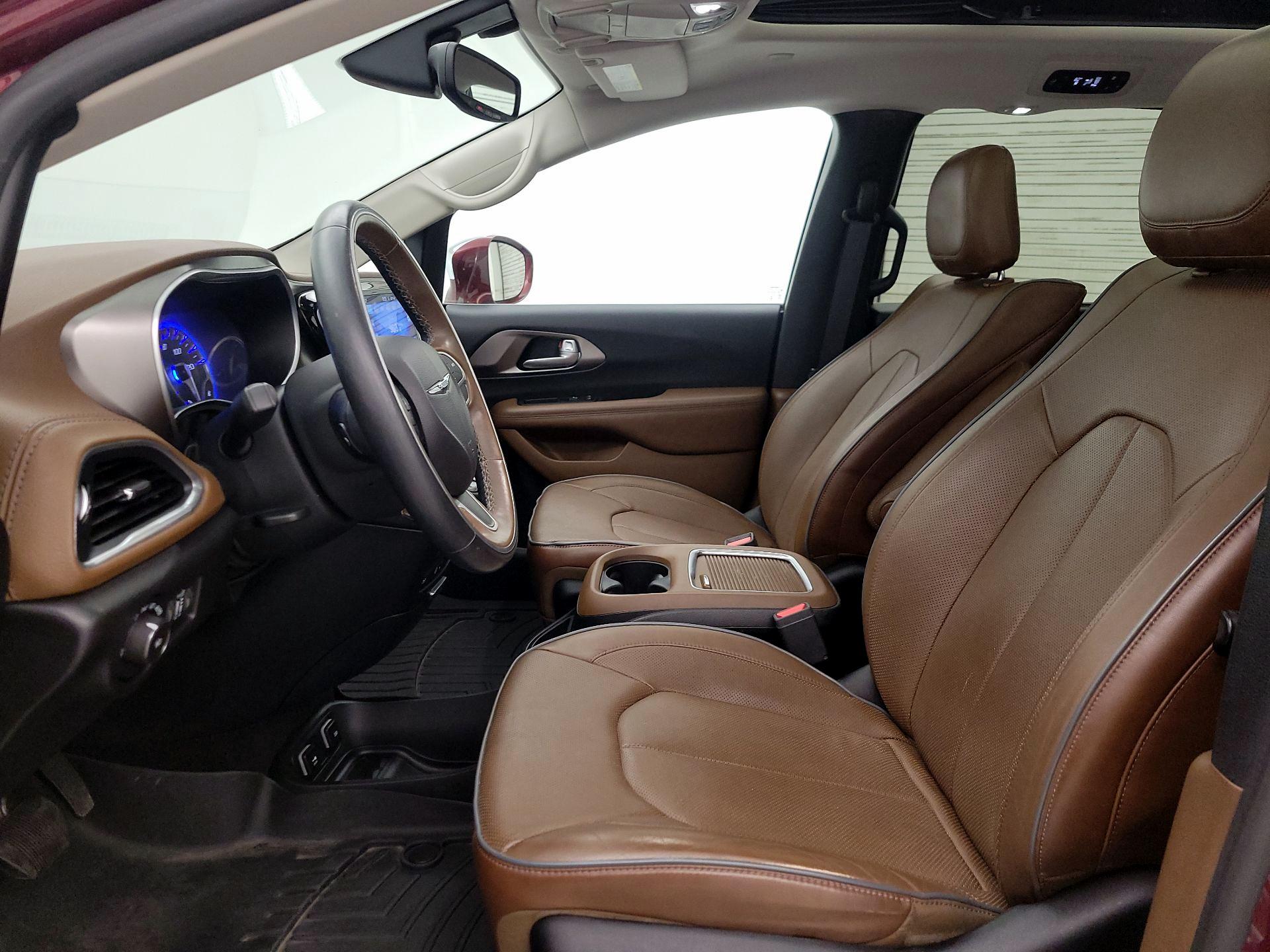 Thumbnail: 2017 Chrysler Pacifica - 11