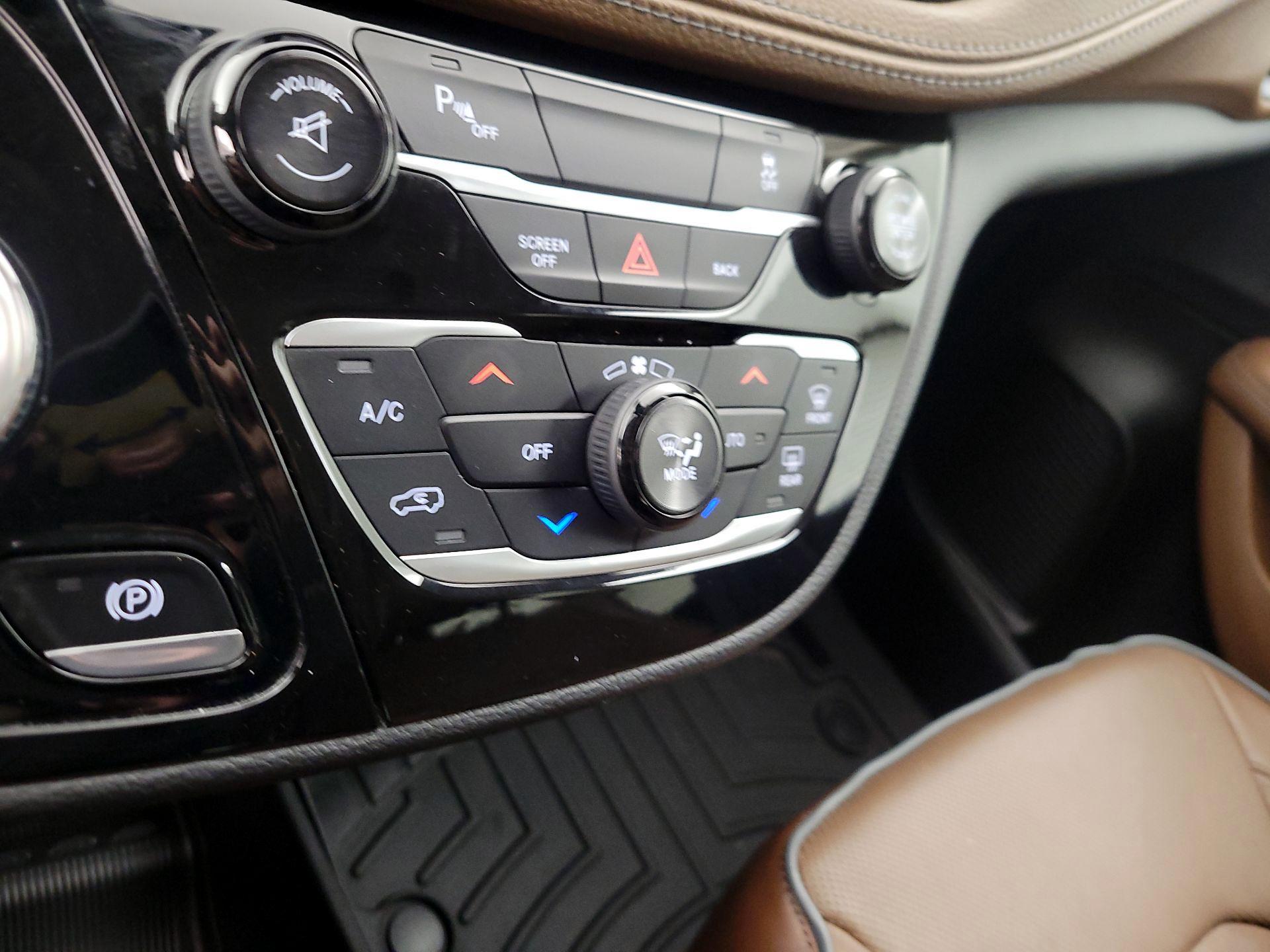 Thumbnail: 2017 Chrysler Pacifica - 17