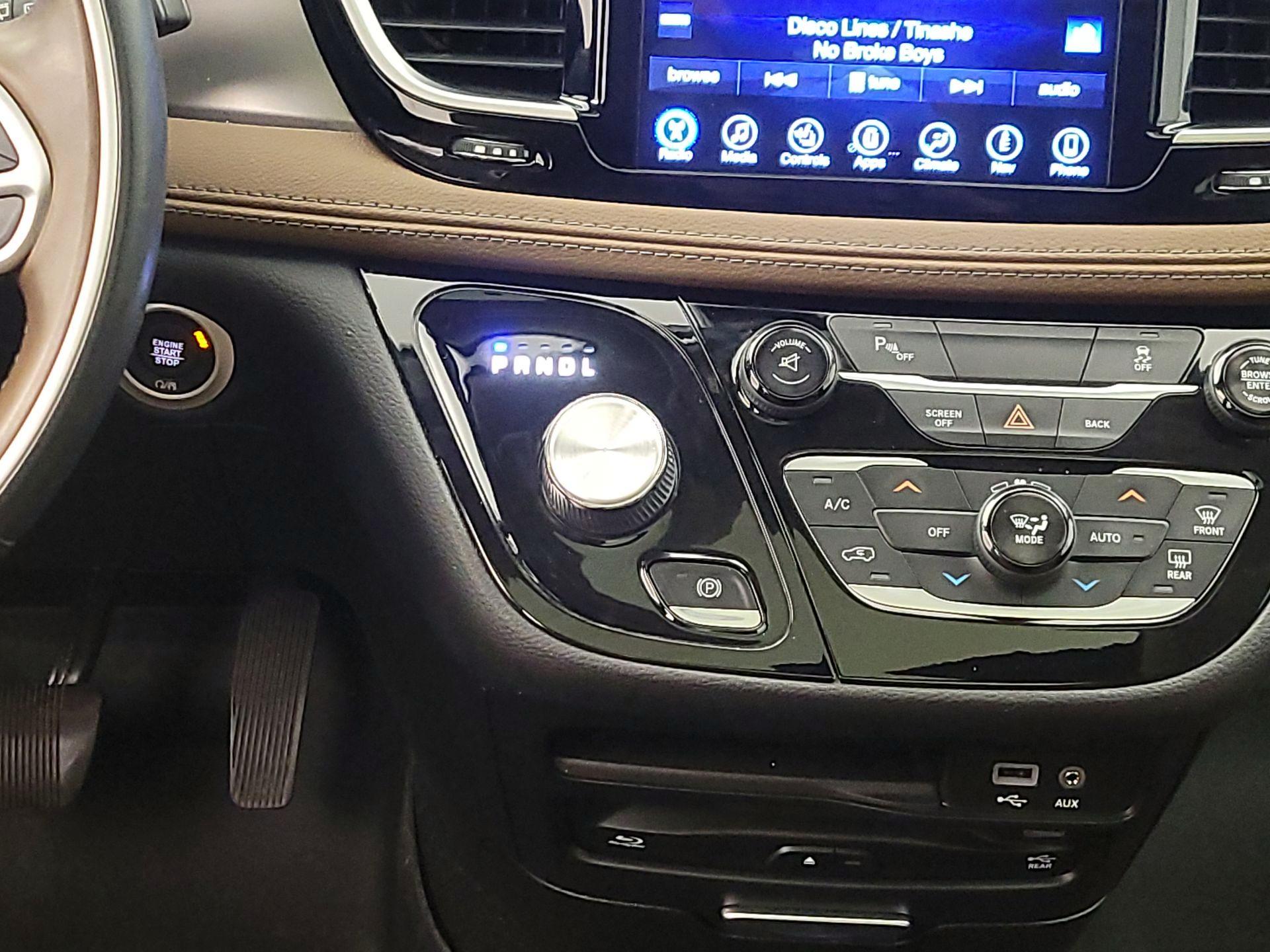 Thumbnail: 2017 Chrysler Pacifica - 18