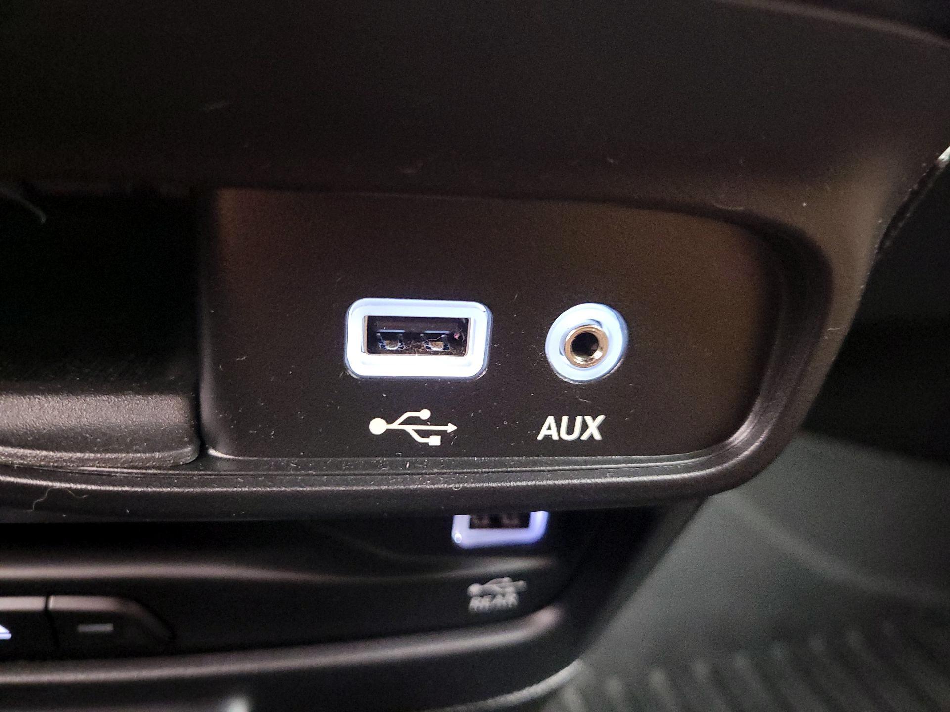 Thumbnail: 2017 Chrysler Pacifica - 19