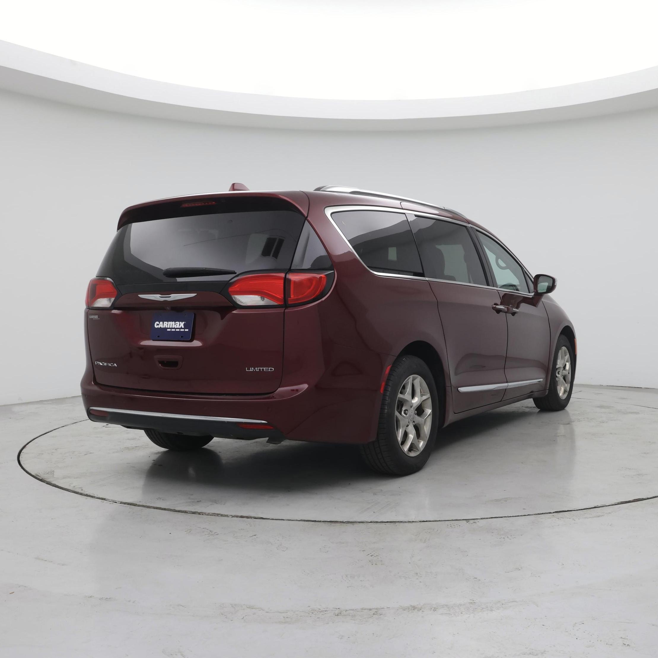 Thumbnail: 2017 Chrysler Pacifica - 8