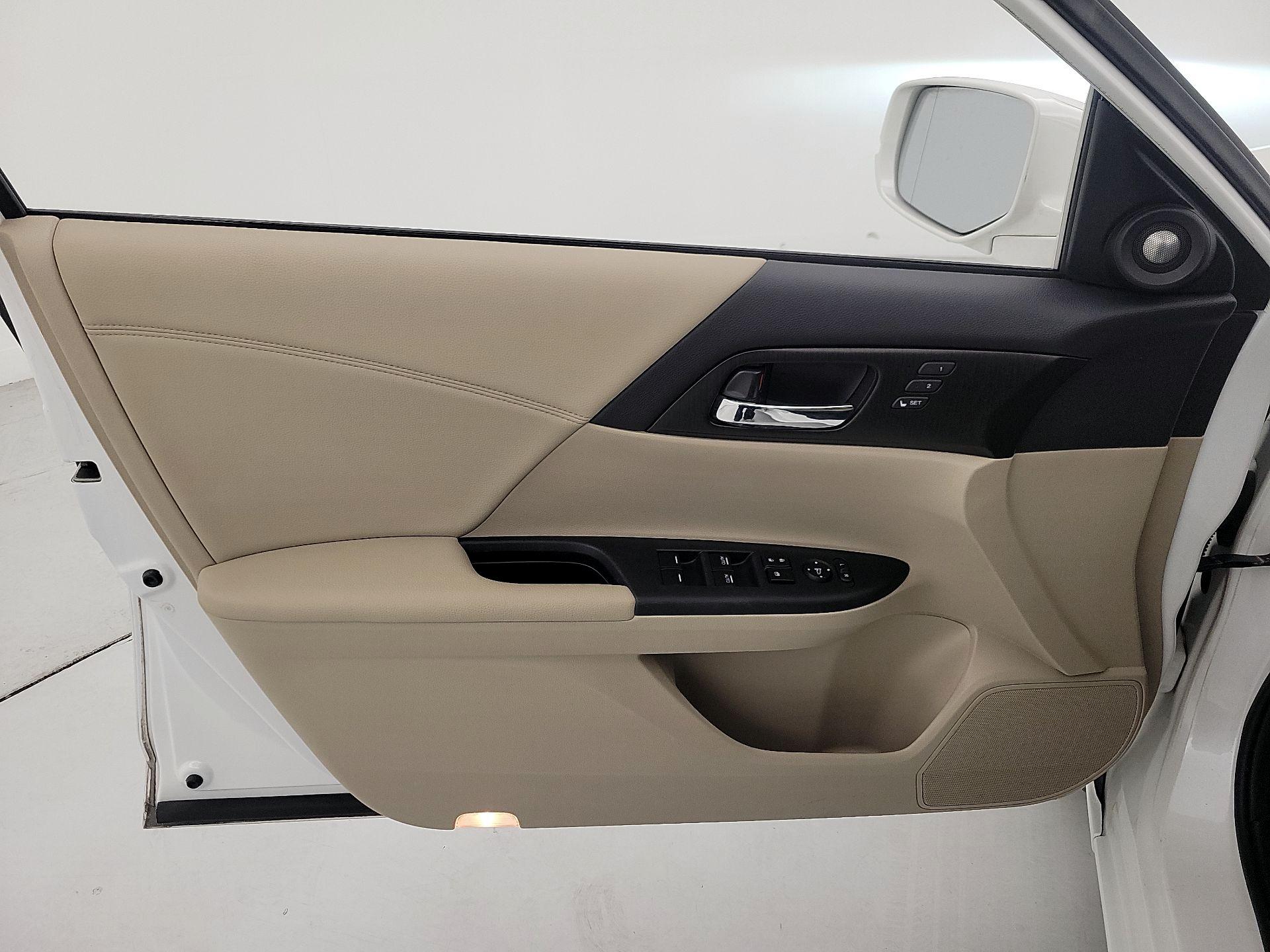 Thumbnail: 2015 Honda Accord - 12