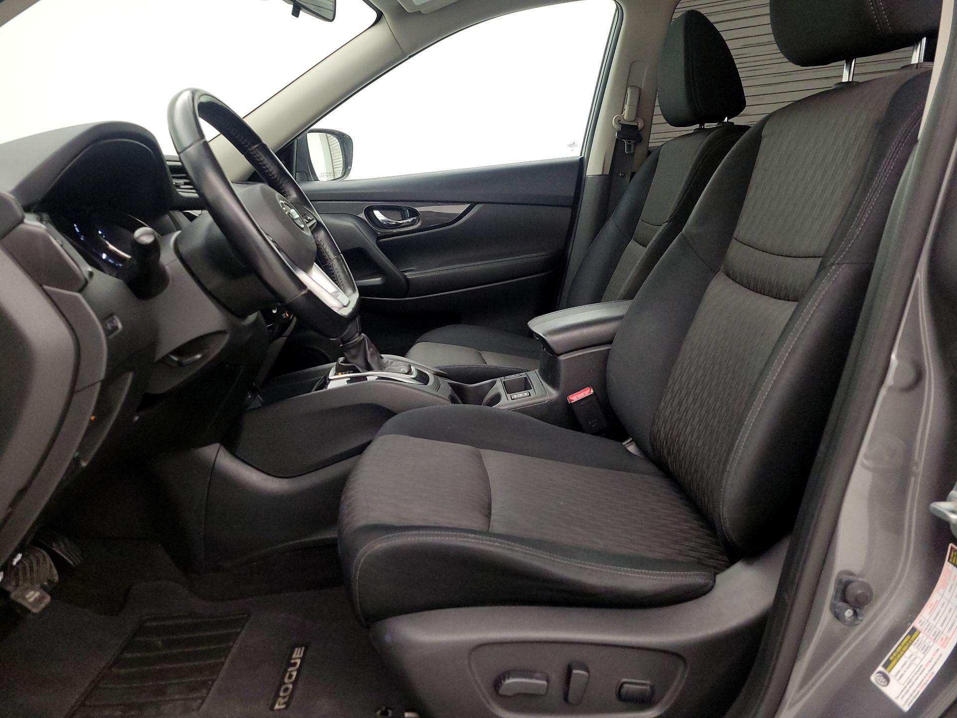 Thumbnail: 2017 Nissan Rogue - 11