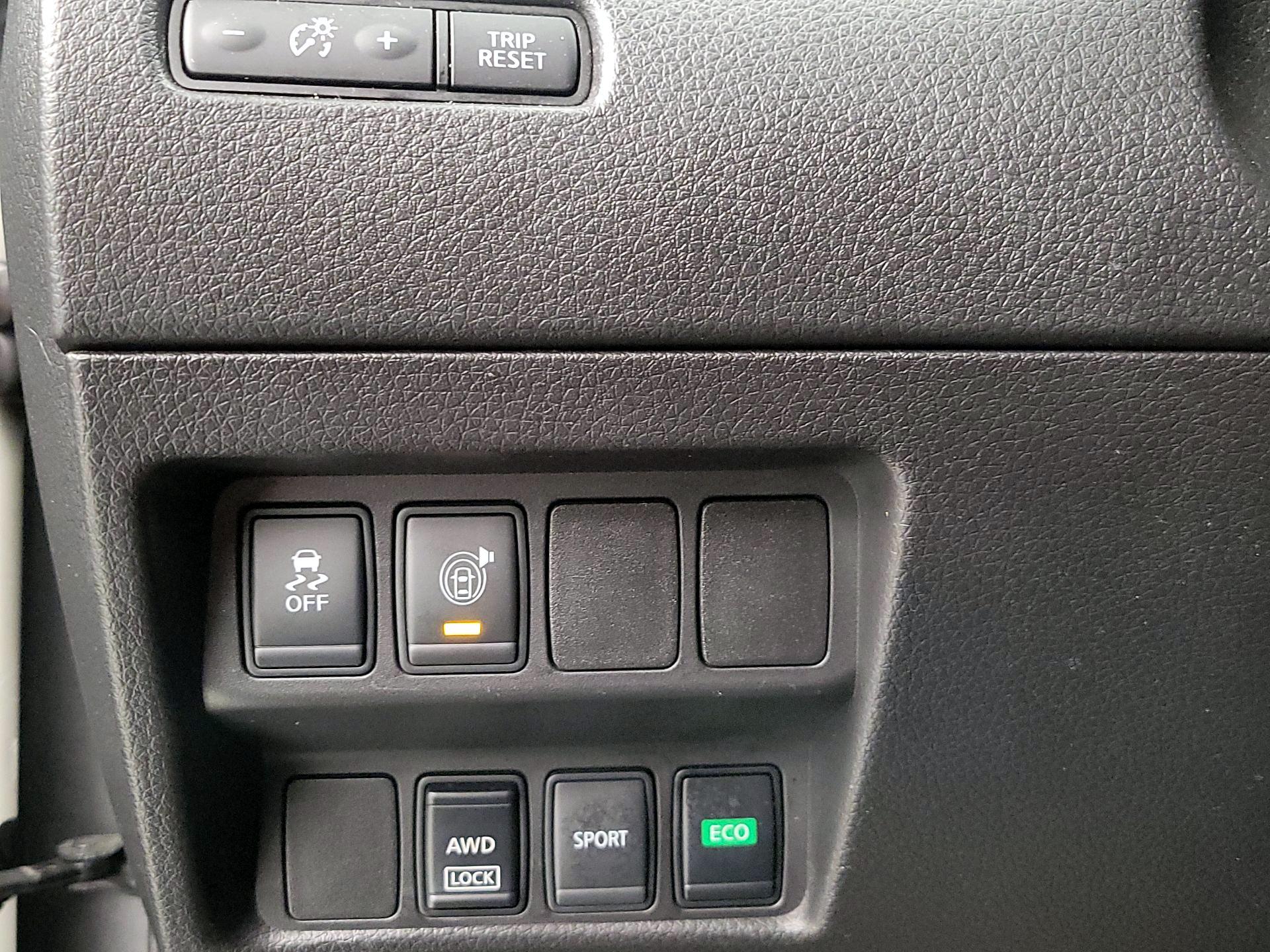 Thumbnail: 2017 Nissan Rogue - 13