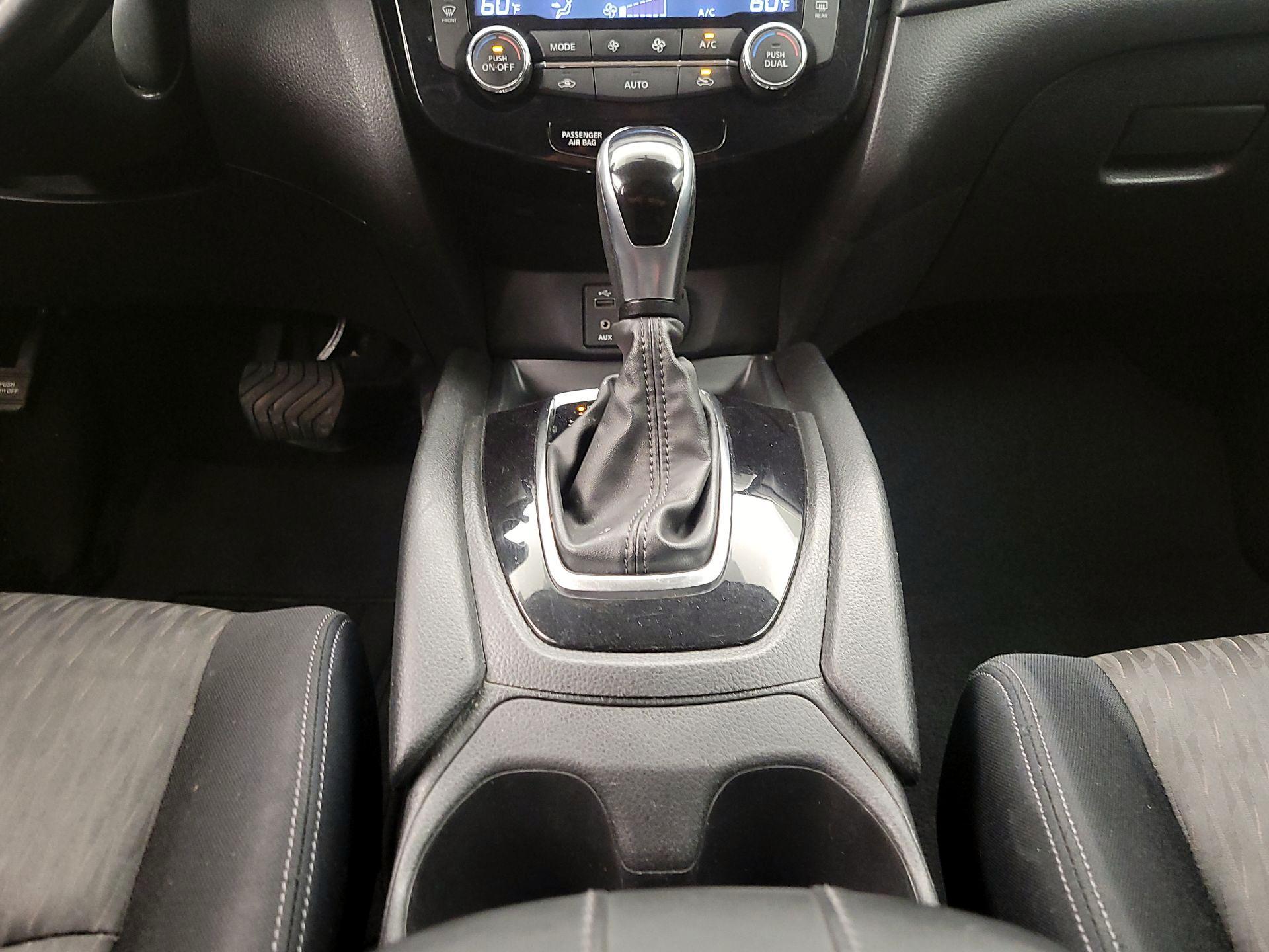 Thumbnail: 2017 Nissan Rogue - 17