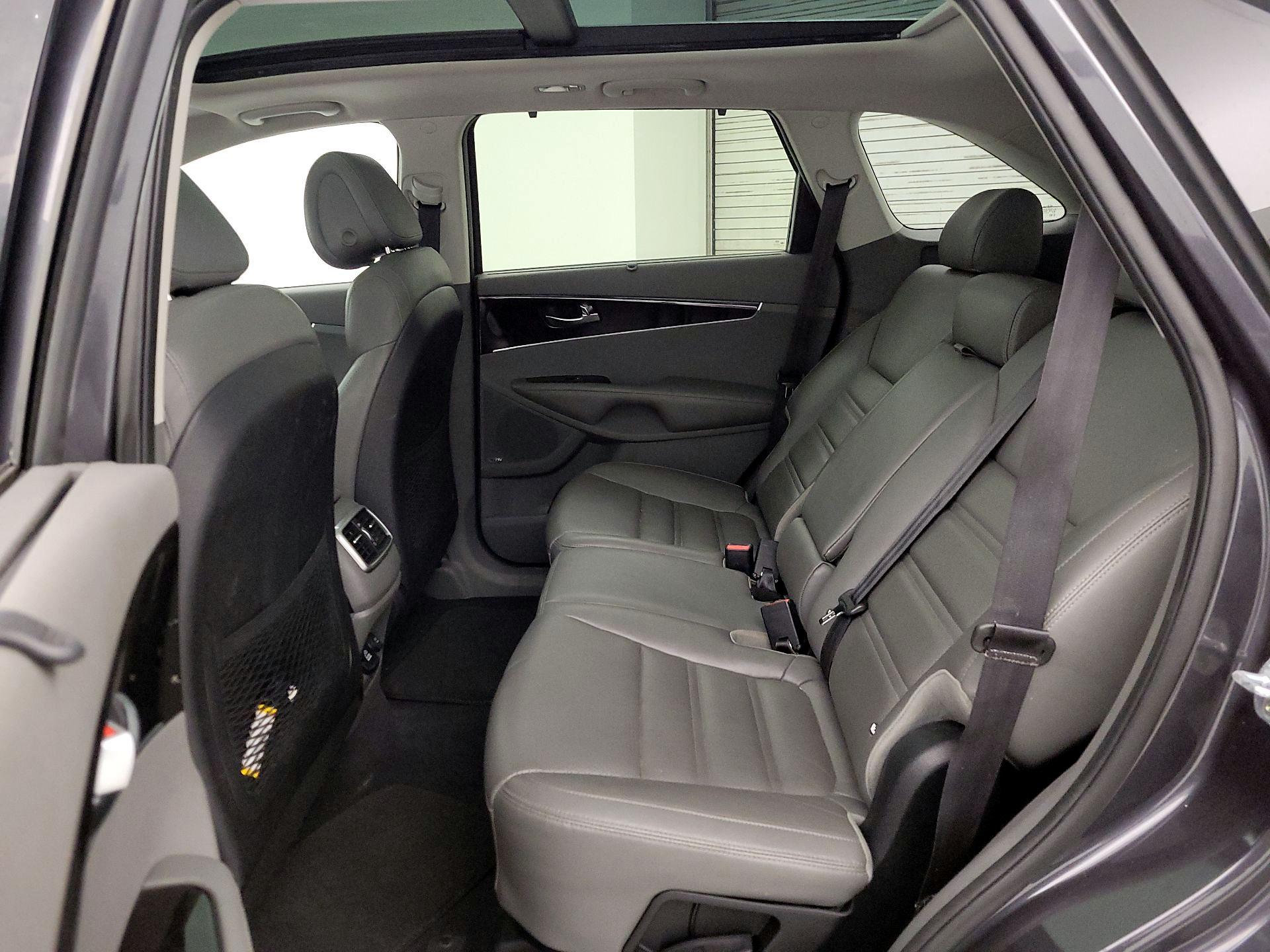 Thumbnail: 2016 Kia Sorento - 20