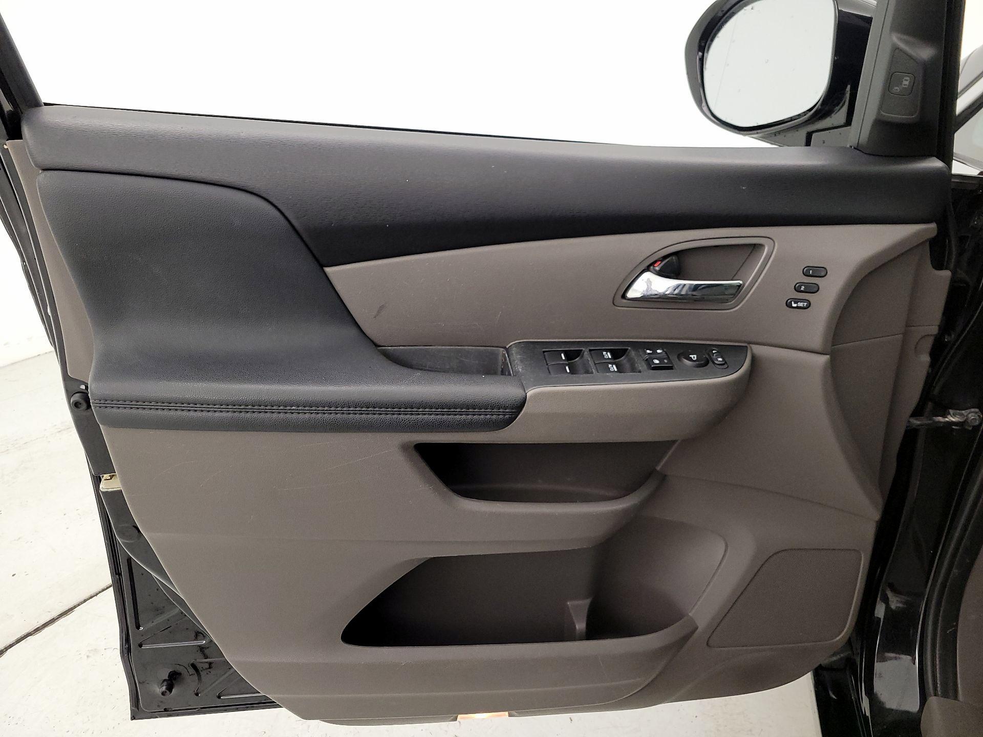 Thumbnail: 2015 Honda Odyssey - 12