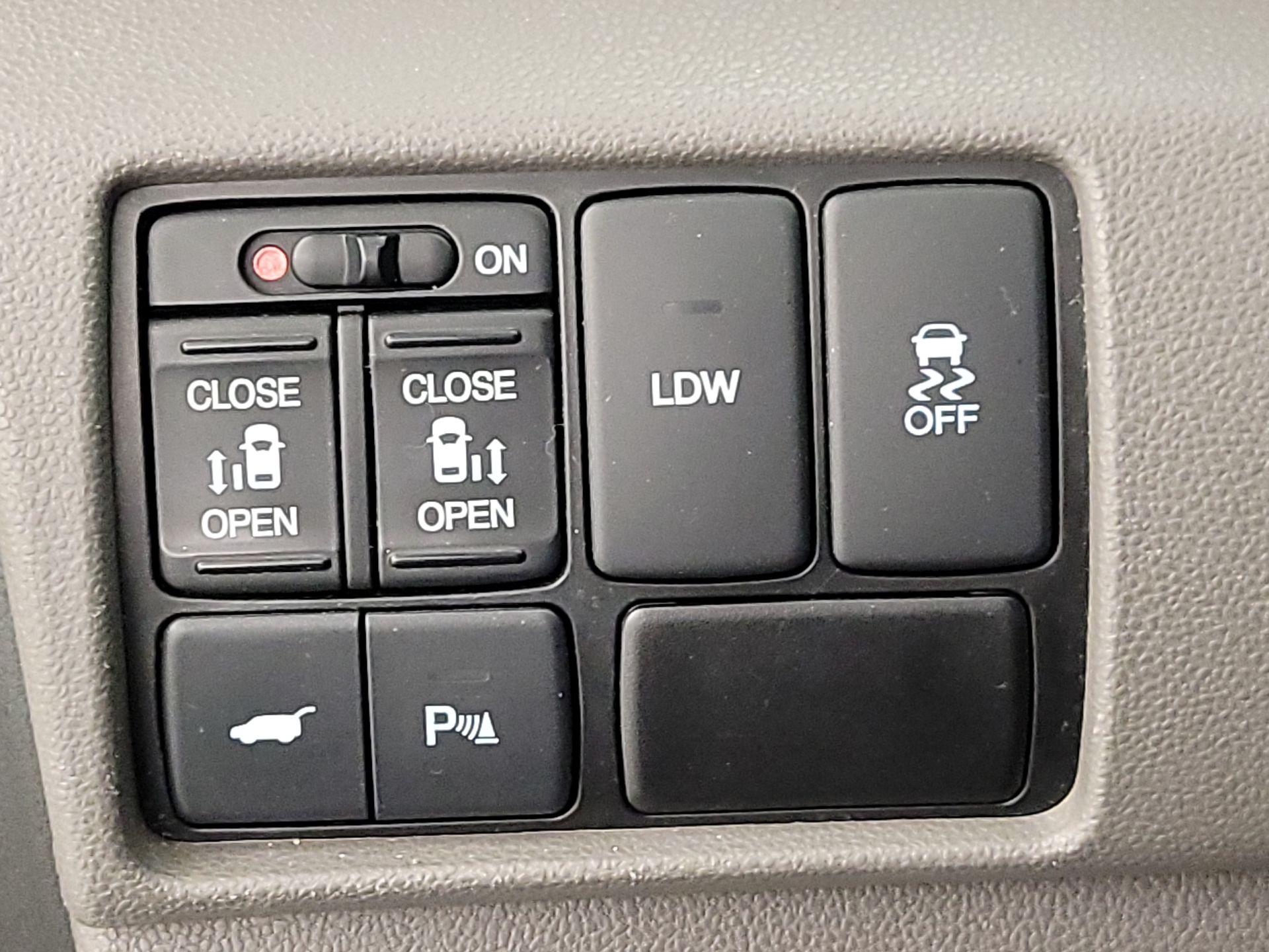 Thumbnail: 2015 Honda Odyssey - 13