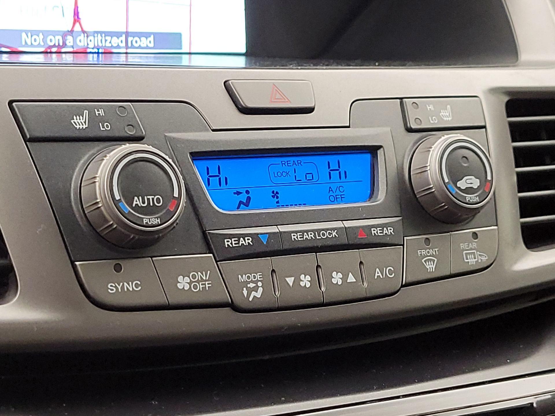 Thumbnail: 2015 Honda Odyssey - 17